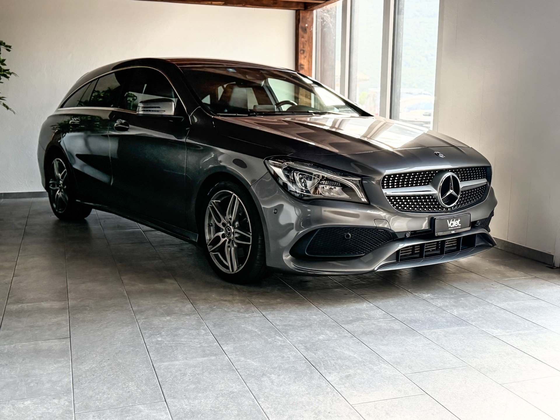 MERCEDES-BENZ CLA Shooting Brake 250 AMG Line 4Matic 7G-DCT-image-2
