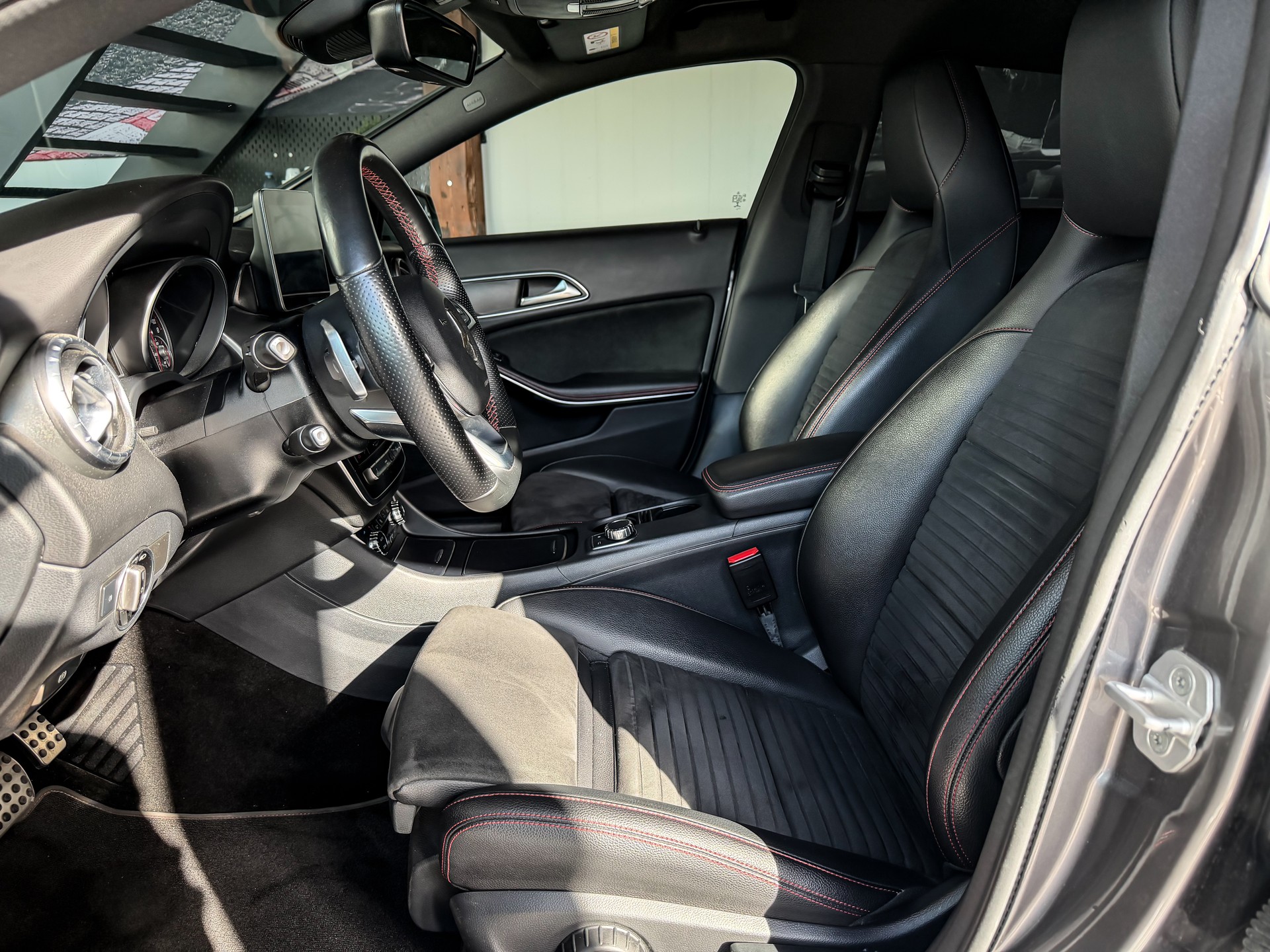 MERCEDES-BENZ CLA Shooting Brake 250 AMG Line 4Matic 7G-DCT-image-7
