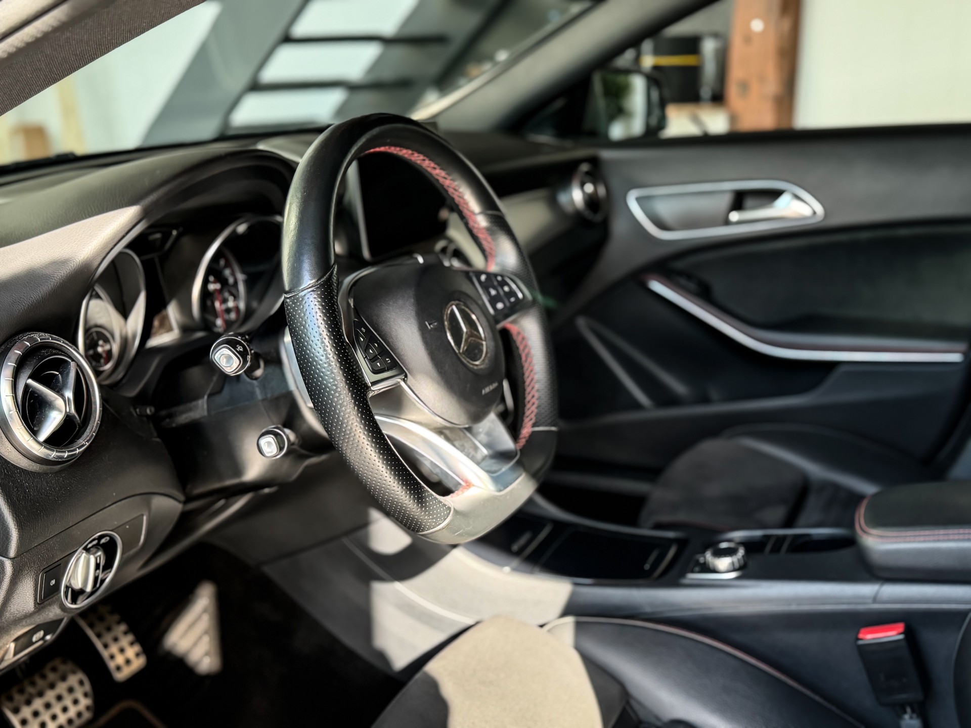 MERCEDES-BENZ CLA Shooting Brake 250 AMG Line 4Matic 7G-DCT-image-6