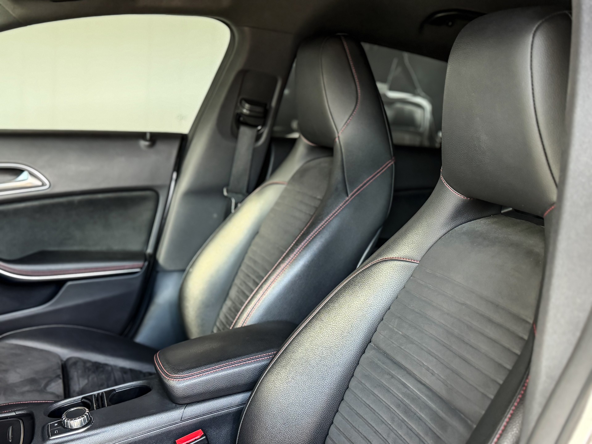 MERCEDES-BENZ CLA Shooting Brake 250 AMG Line 4Matic 7G-DCT-image-8