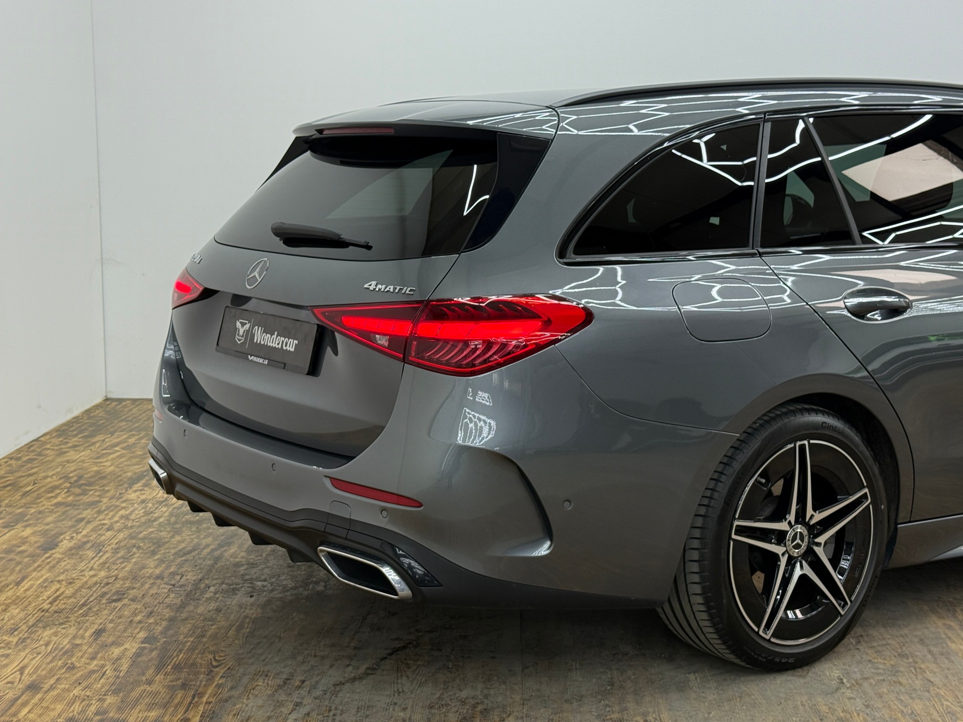MERCEDES-BENZ C 220 d T 4Matic AMG Line-image-13
