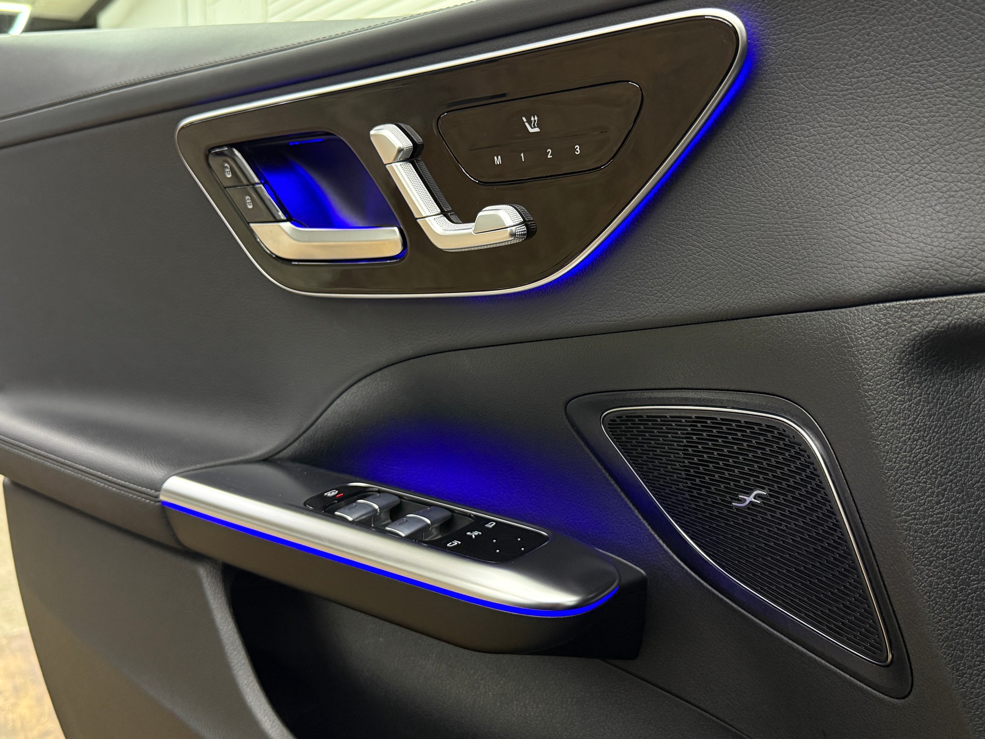 MERCEDES-BENZ C 220 d T 4Matic AMG Line-image-30