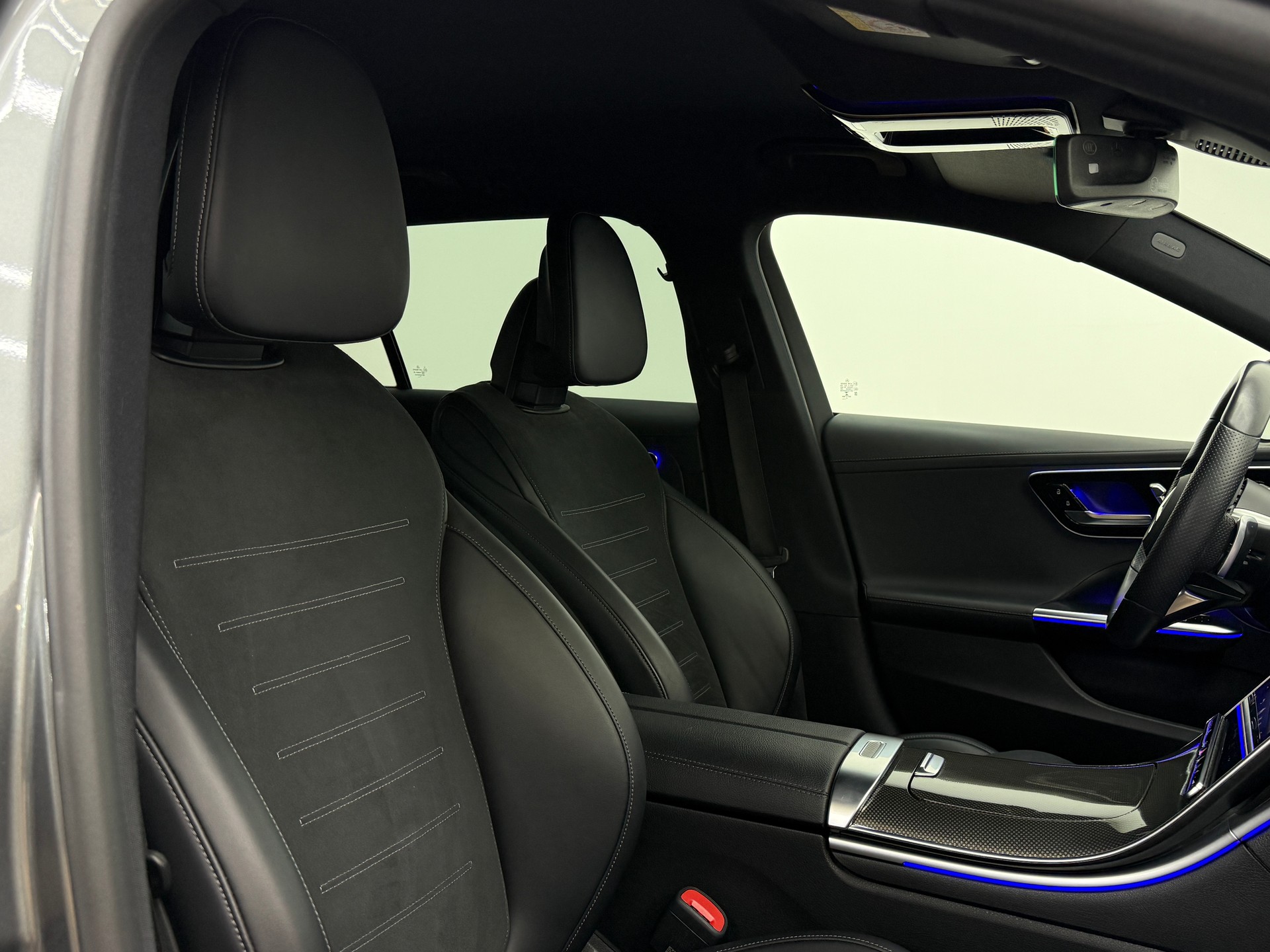 MERCEDES-BENZ C 220 d T 4Matic AMG Line-image-21