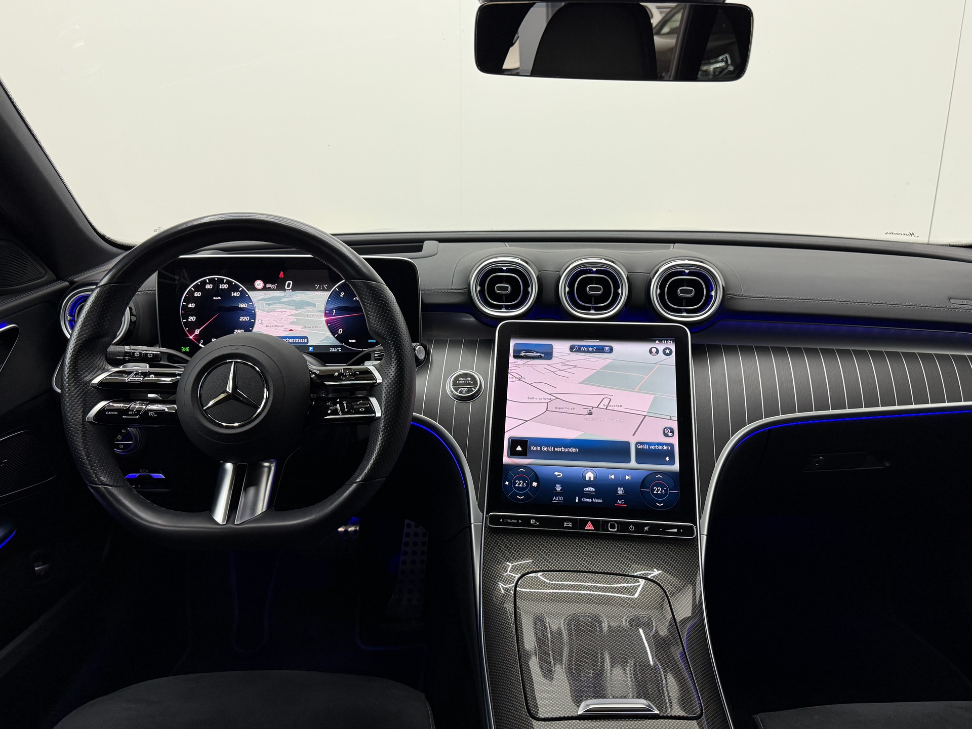MERCEDES-BENZ C 220 d T 4Matic AMG Line-image-24