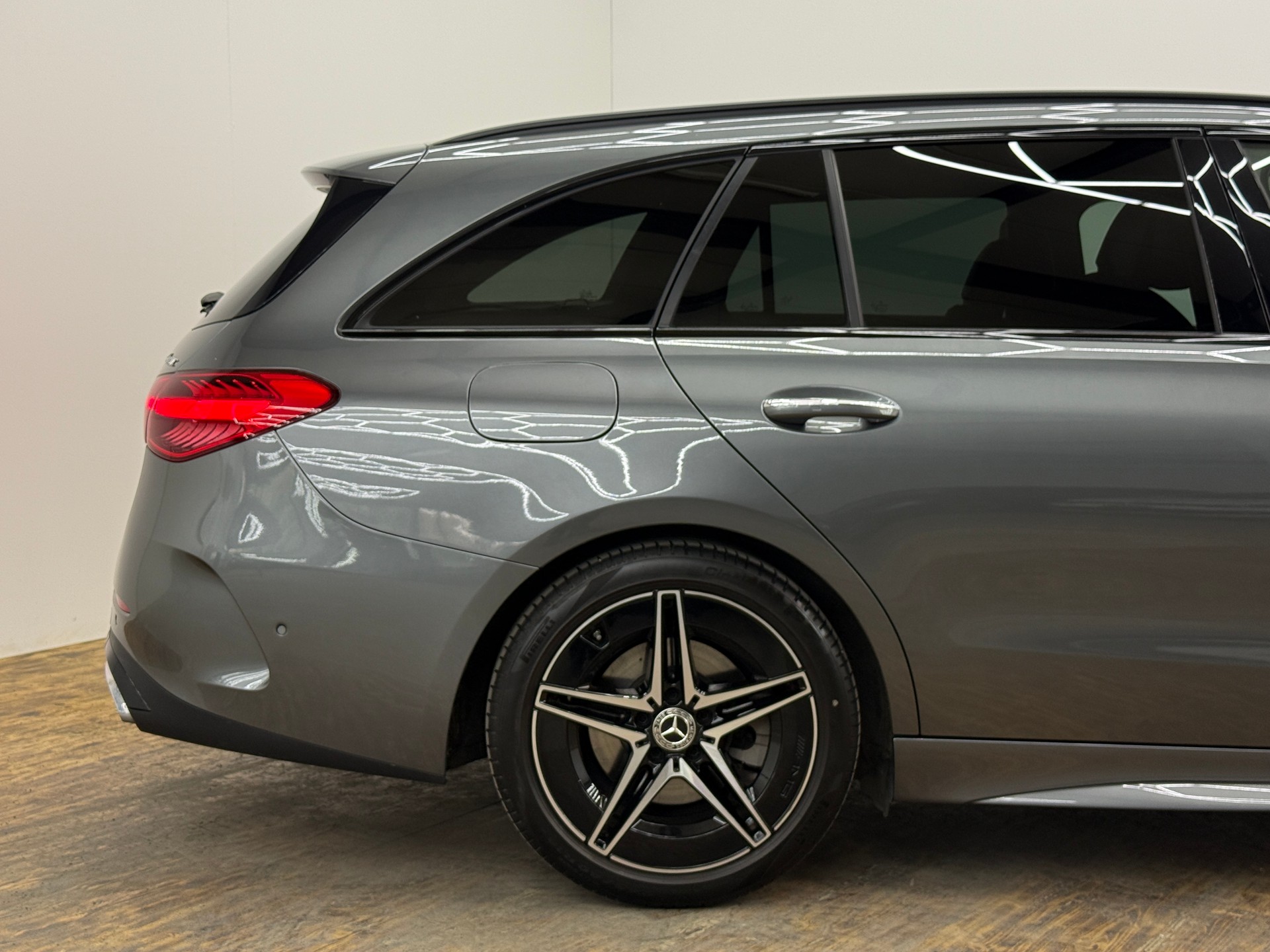 MERCEDES-BENZ C 220 d T 4Matic AMG Line-image-14