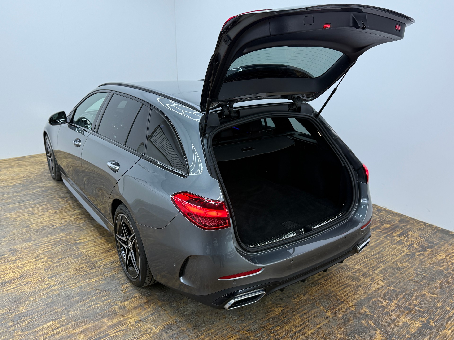 MERCEDES-BENZ C 220 d T 4Matic AMG Line-image-23