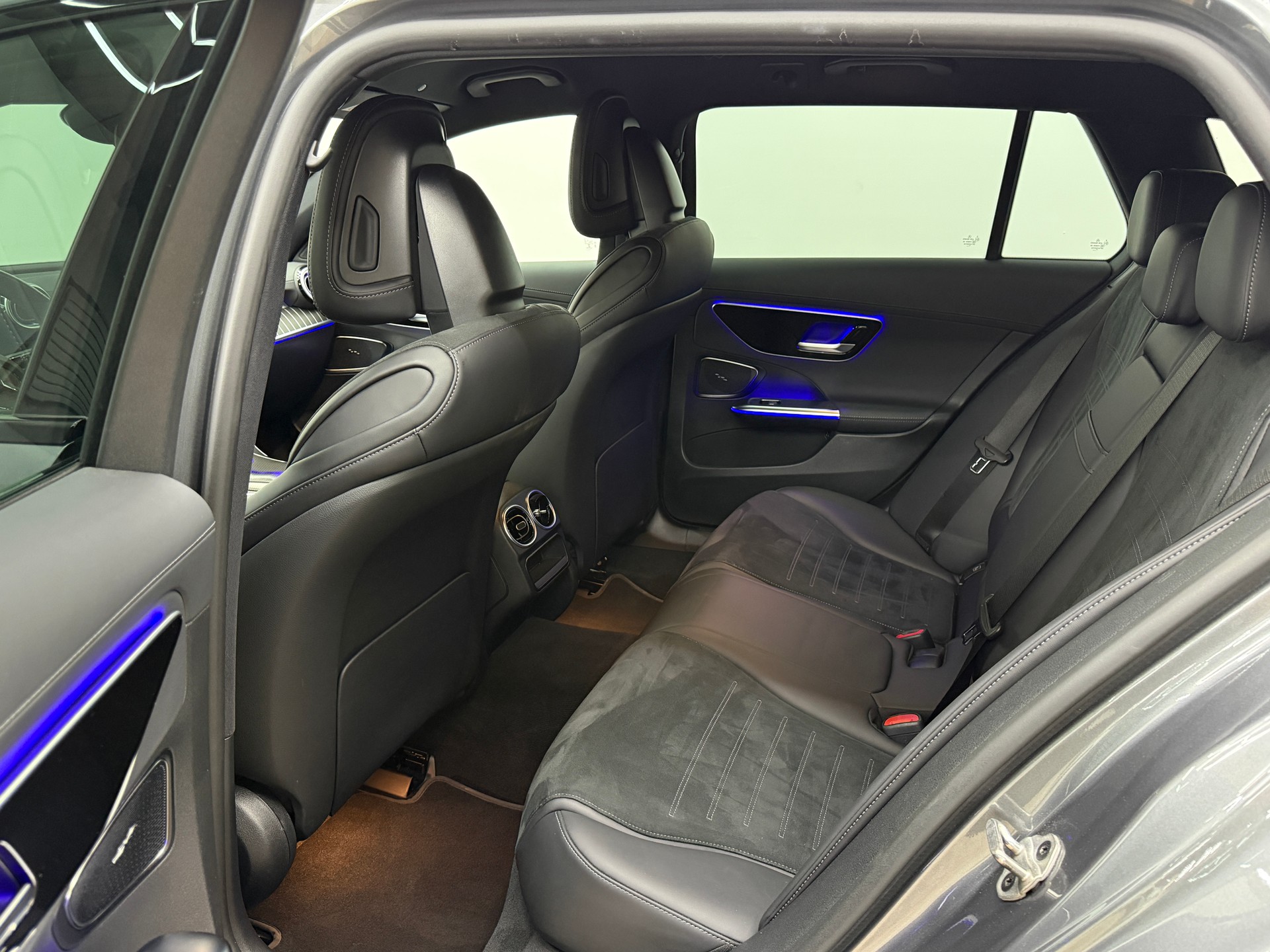 MERCEDES-BENZ C 220 d T 4Matic AMG Line-image-22