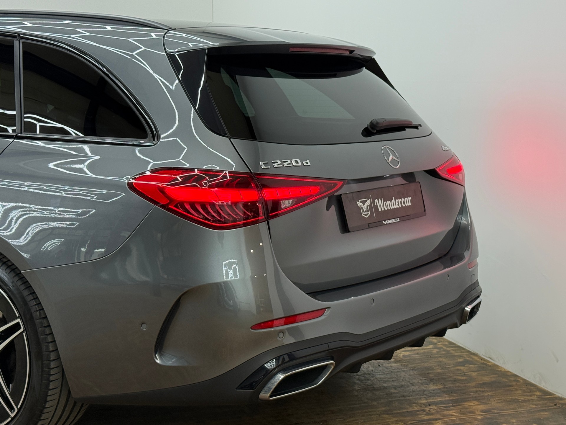 MERCEDES-BENZ C 220 d T 4Matic AMG Line-image-10