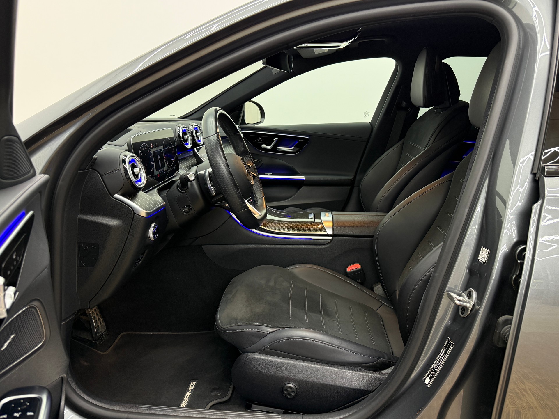 MERCEDES-BENZ C 220 d T 4Matic AMG Line-image-18