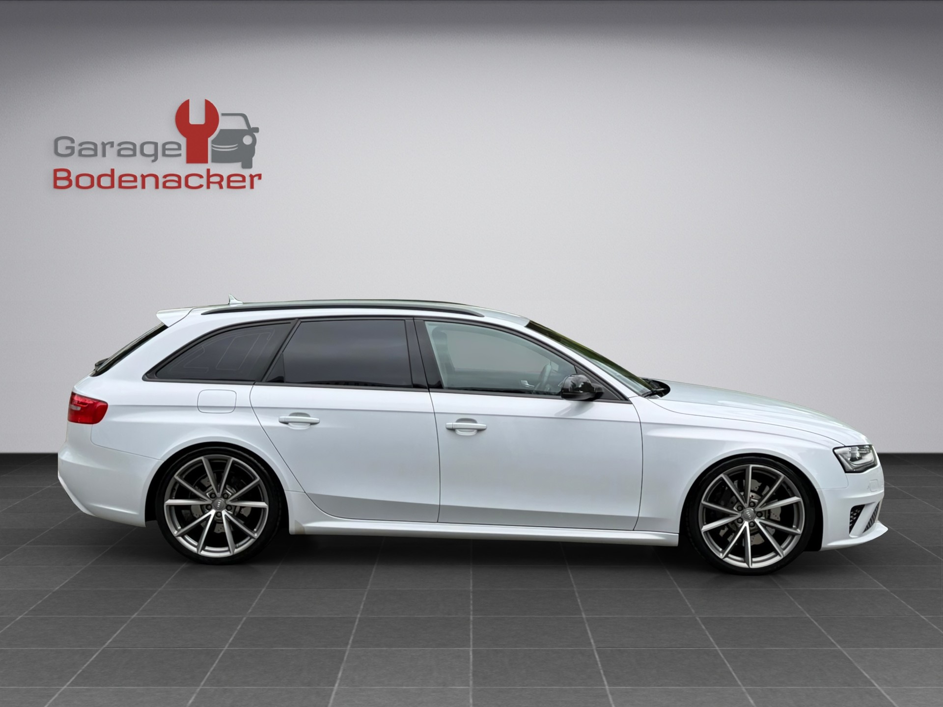 AUDI RS4 Avant 4.2 FSI V8 quattro S-tronic-image-5