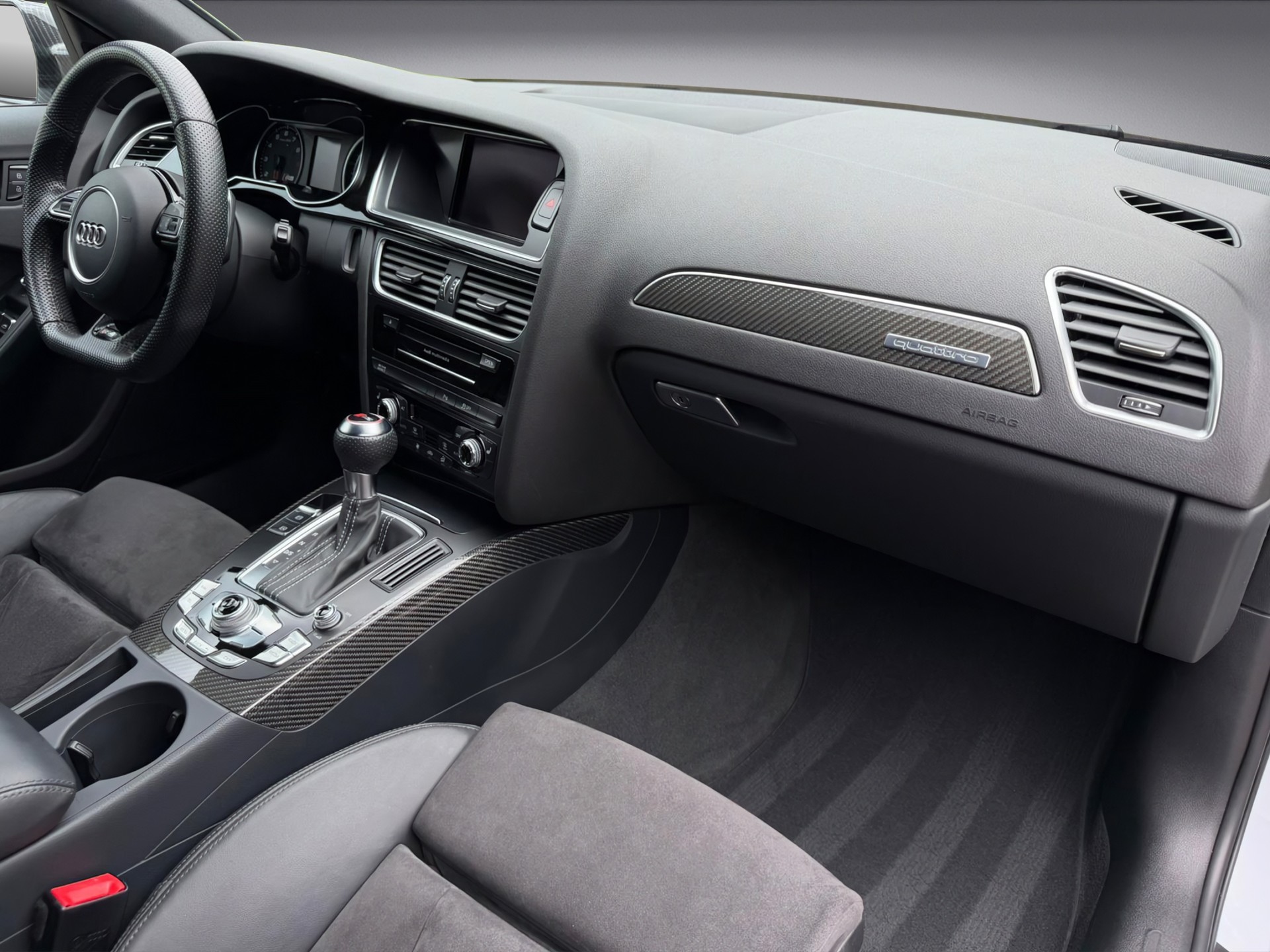 AUDI RS4 Avant 4.2 FSI V8 quattro S-tronic-image-13