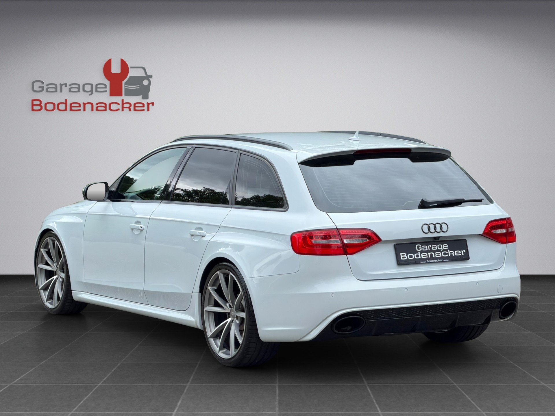 AUDI RS4 Avant 4.2 FSI V8 quattro S-tronic-showroom-element-3