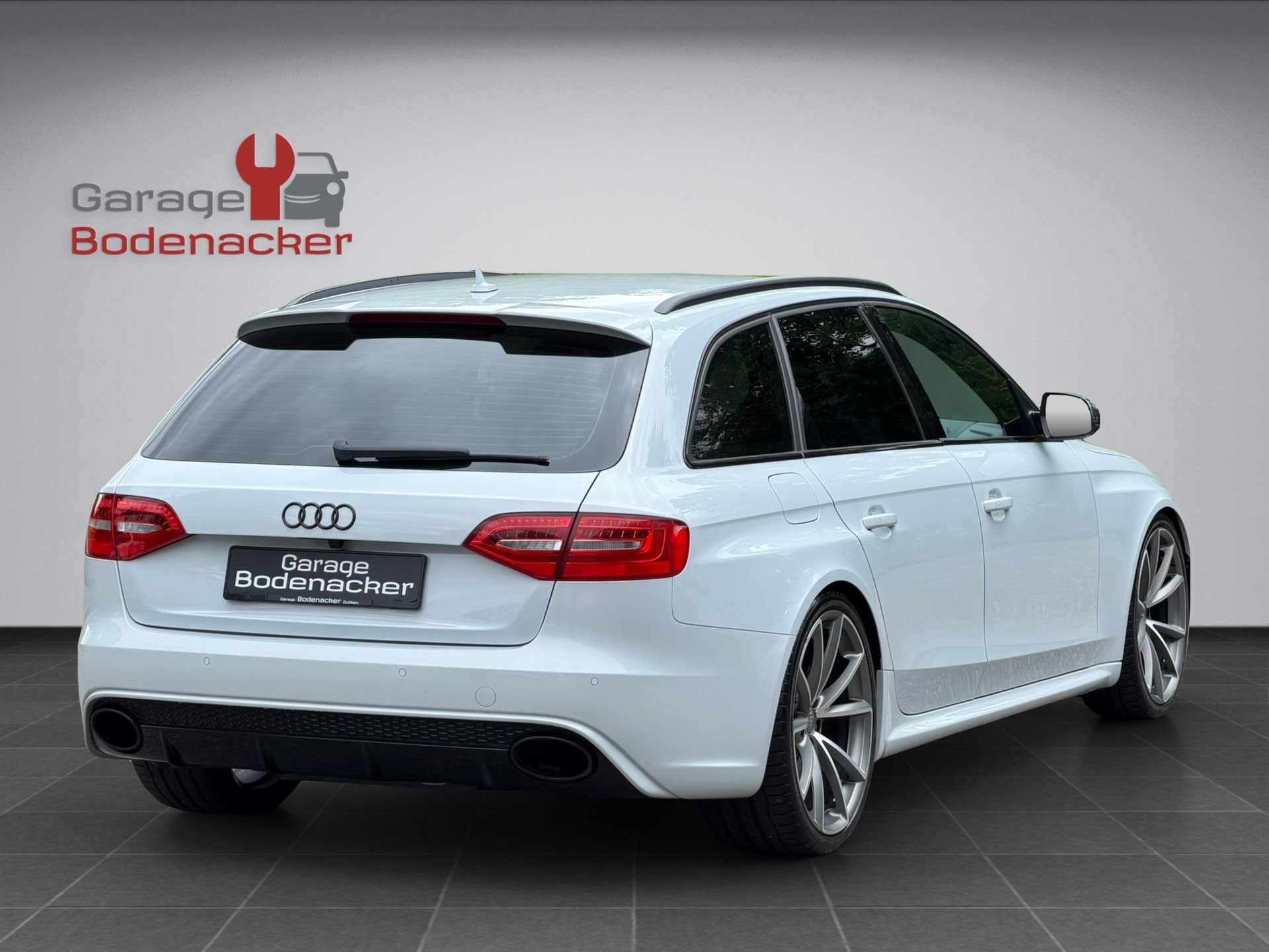 AUDI RS4 Avant 4.2 FSI V8 quattro S-tronic-image-4