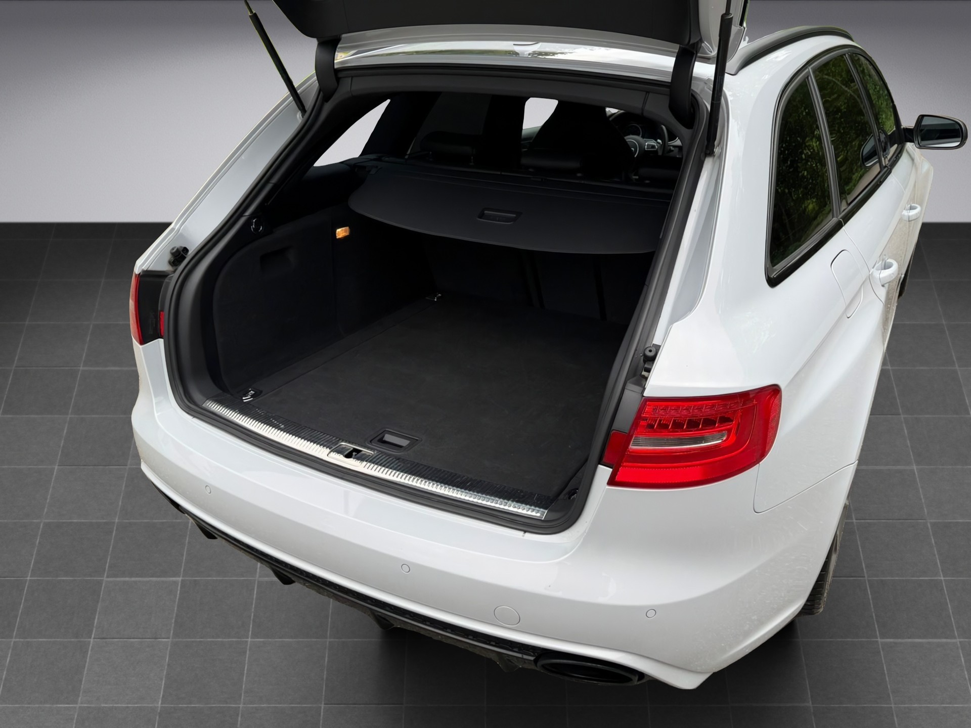 AUDI RS4 Avant 4.2 FSI V8 quattro S-tronic-image-18