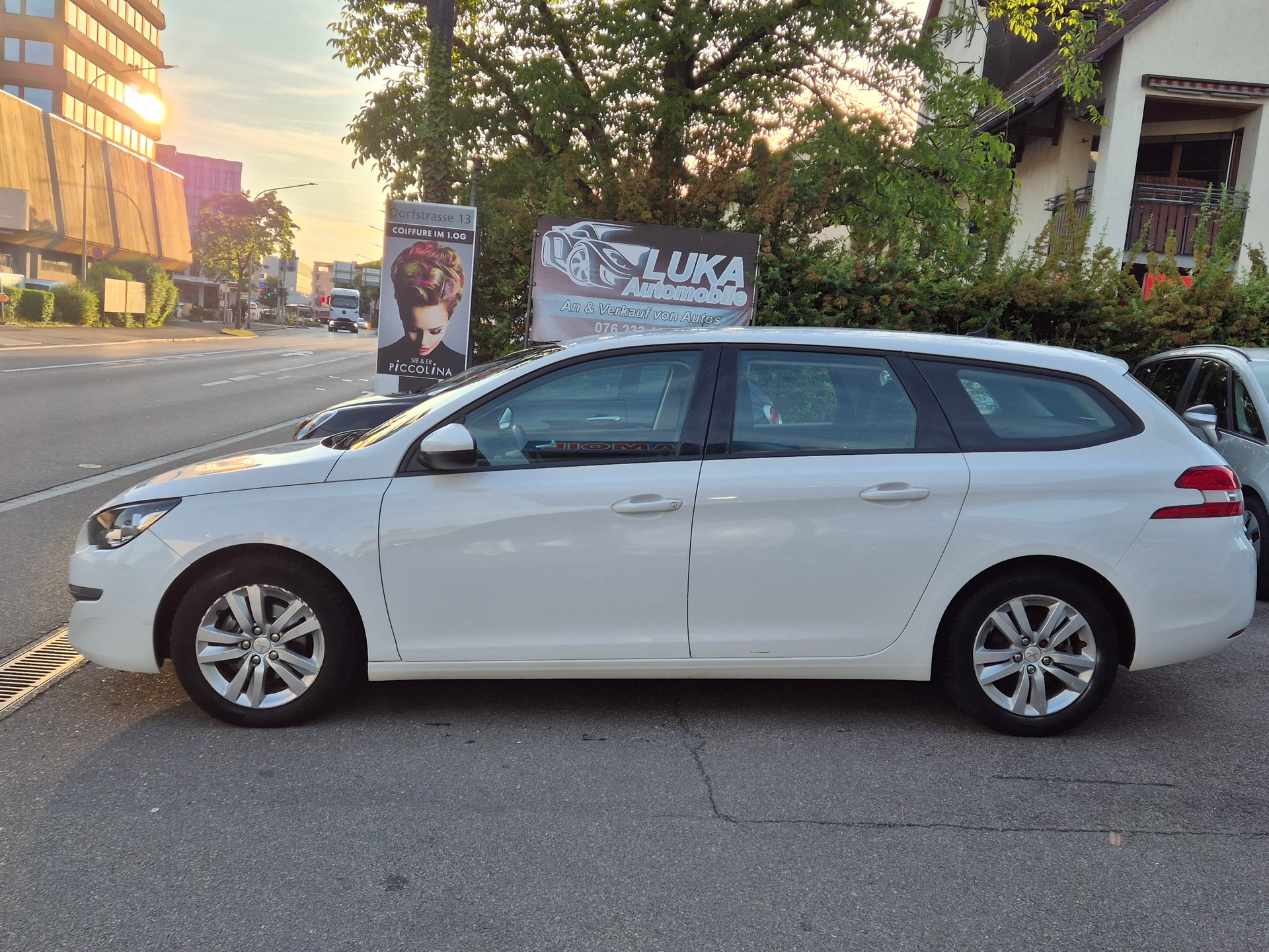 PEUGEOT 308 SW 1.6 BlueHDI Allure Automatic-showroom-element-1