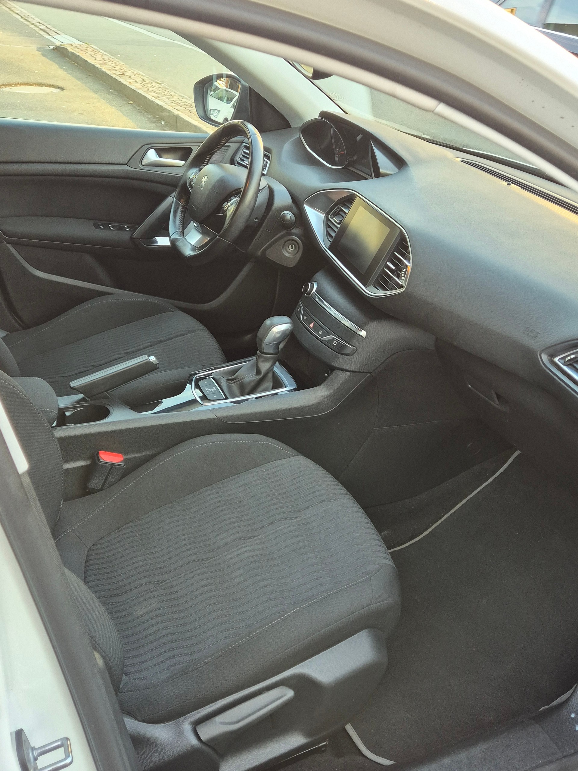 PEUGEOT 308 SW 1.6 BlueHDI Allure Automatic-image-6