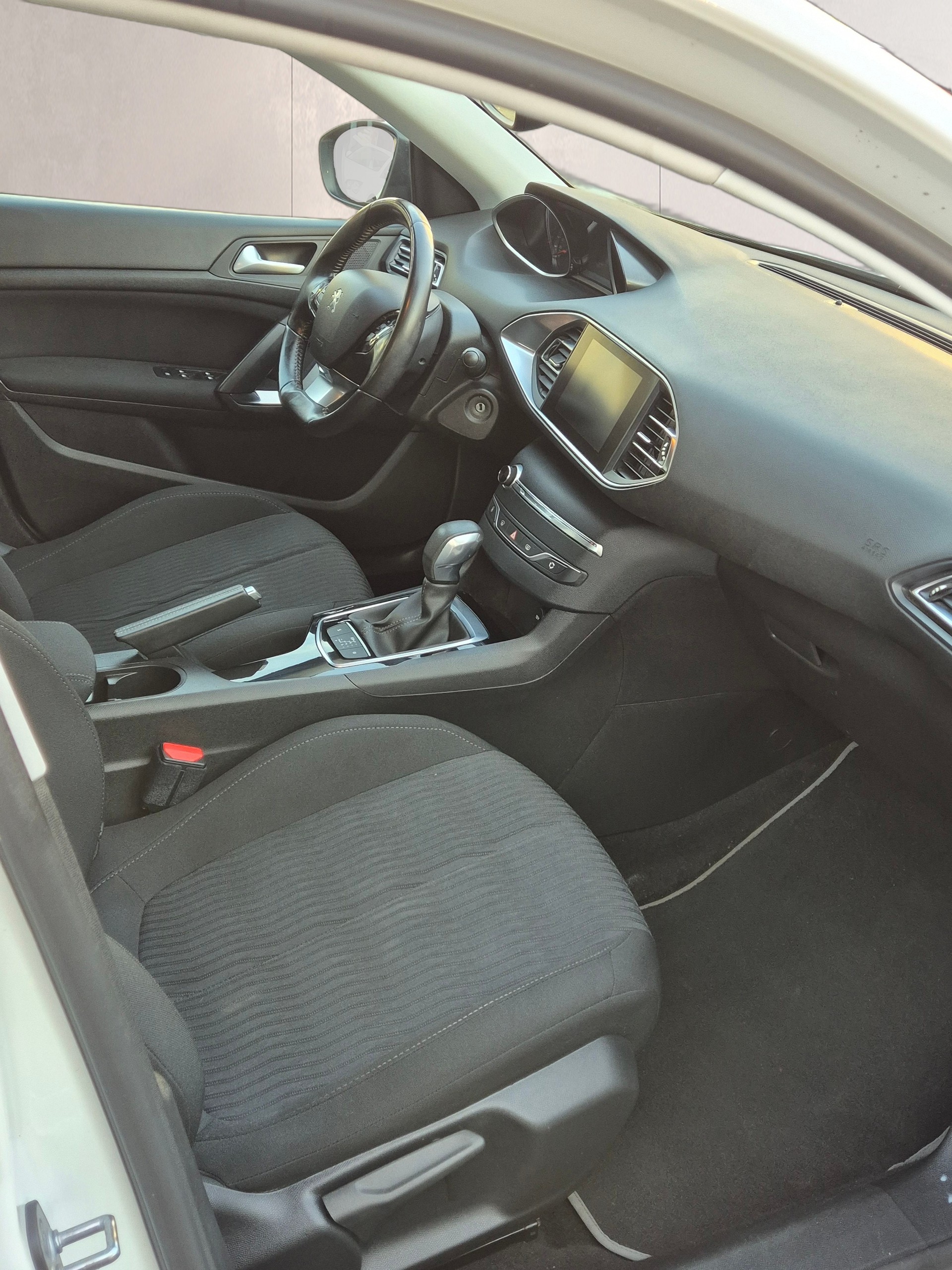 PEUGEOT 308 SW 1.6 BlueHDI Allure Automatic-image-5