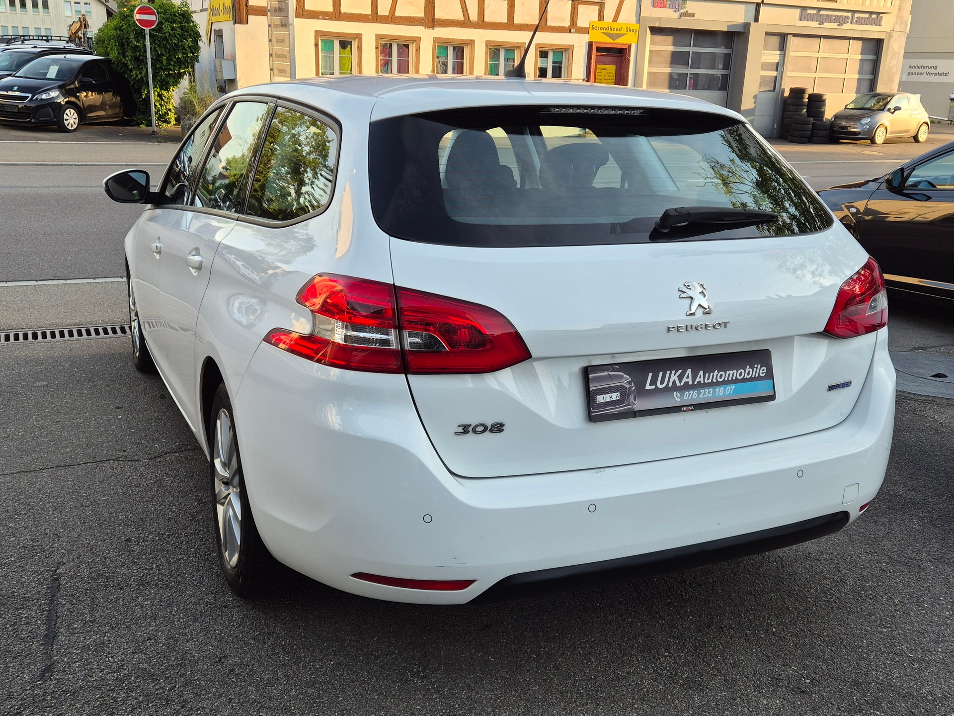 PEUGEOT 308 SW 1.6 BlueHDI Allure Automatic-showroom-element-2