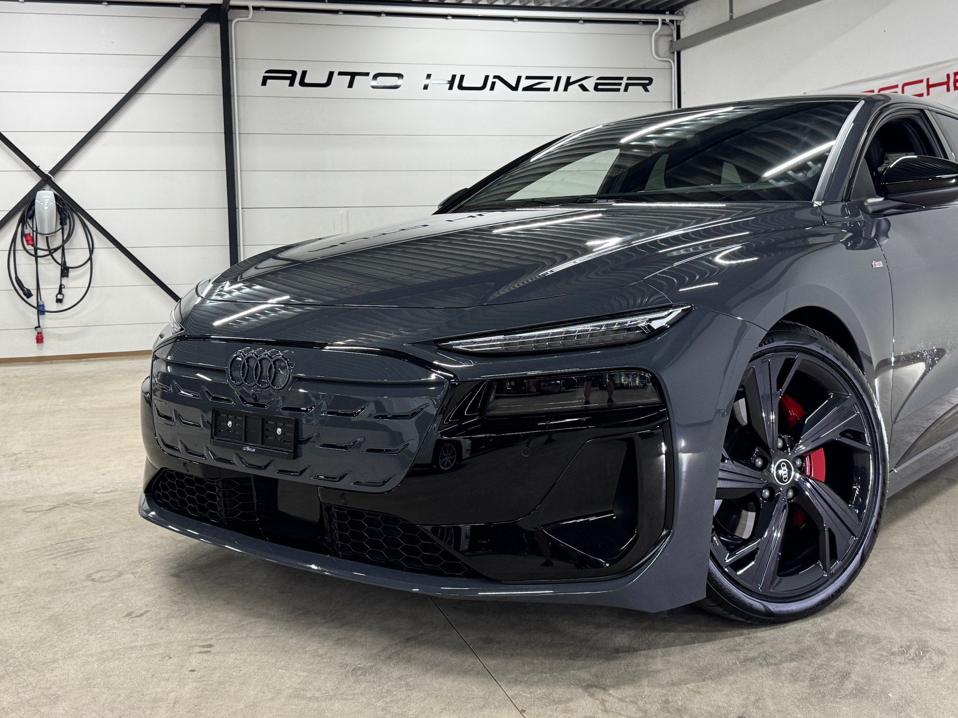 AUDI A6 Avant e-tron S-LINE quattro 428PS // CH-Fahrzeug // Paket Premium experience-showroom-element-1