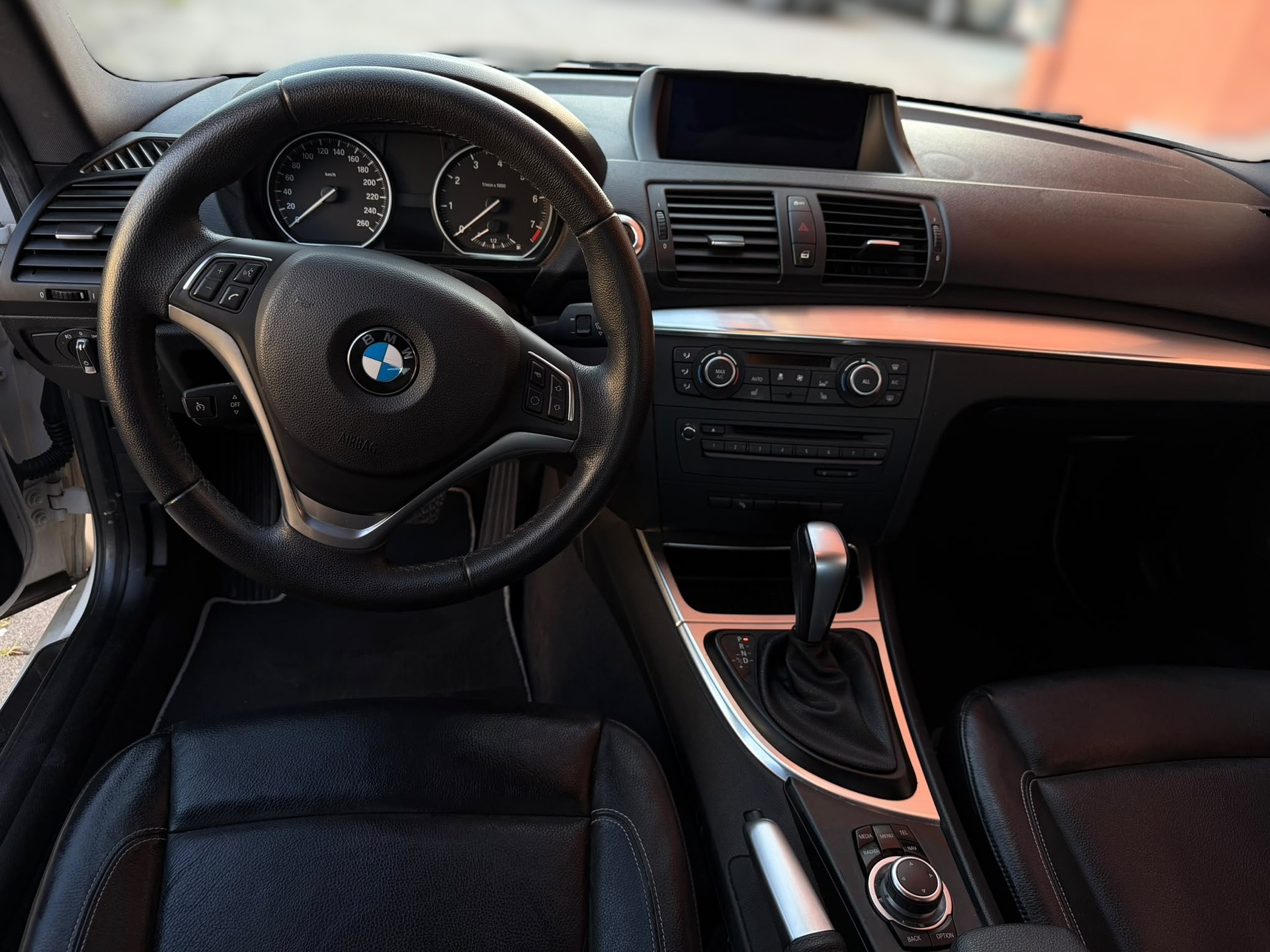 BMW 120i Coupé Steptronic-image-8