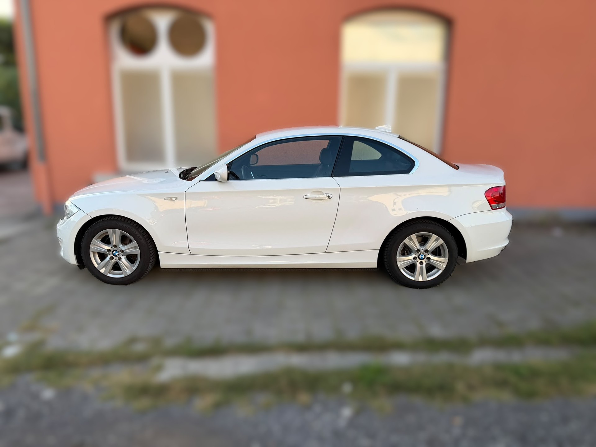 BMW 120i Coupé Steptronic-showroom-element-1