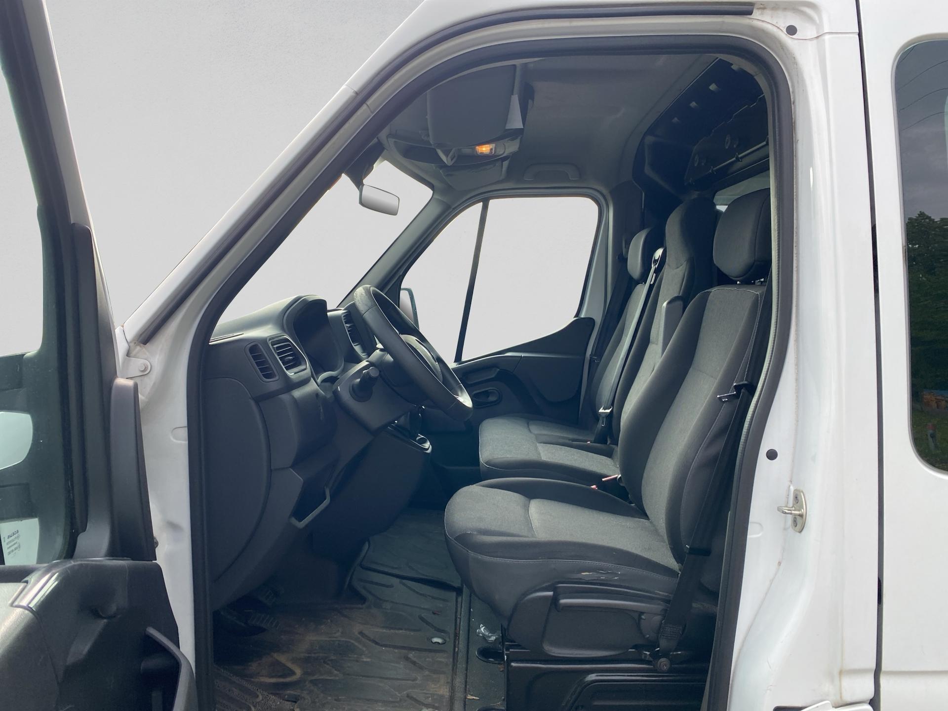 RENAULT Master T33 2.3dCi 135 L2H2-image-30