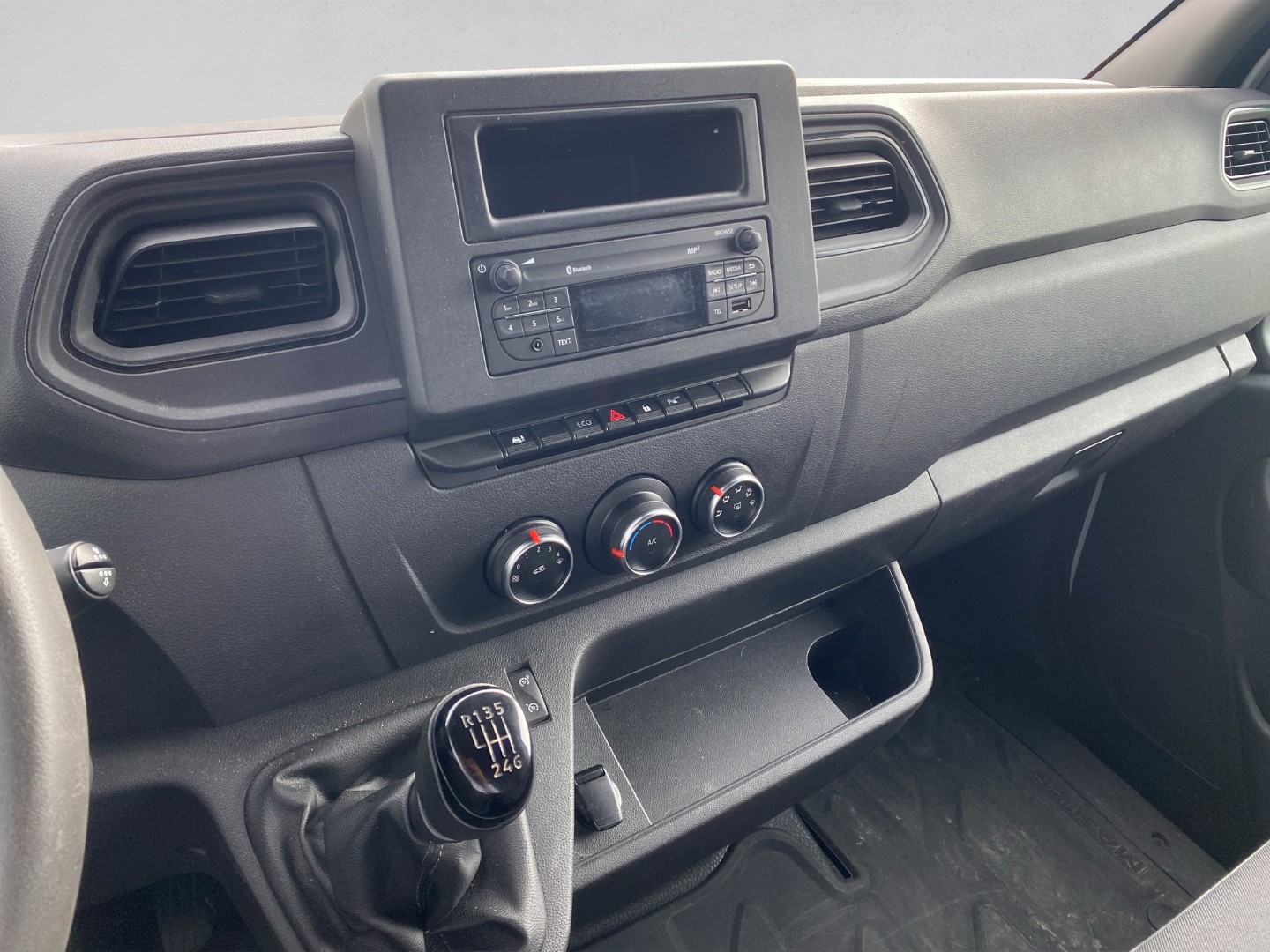 RENAULT Master T33 2.3dCi 135 L2H2-image-10