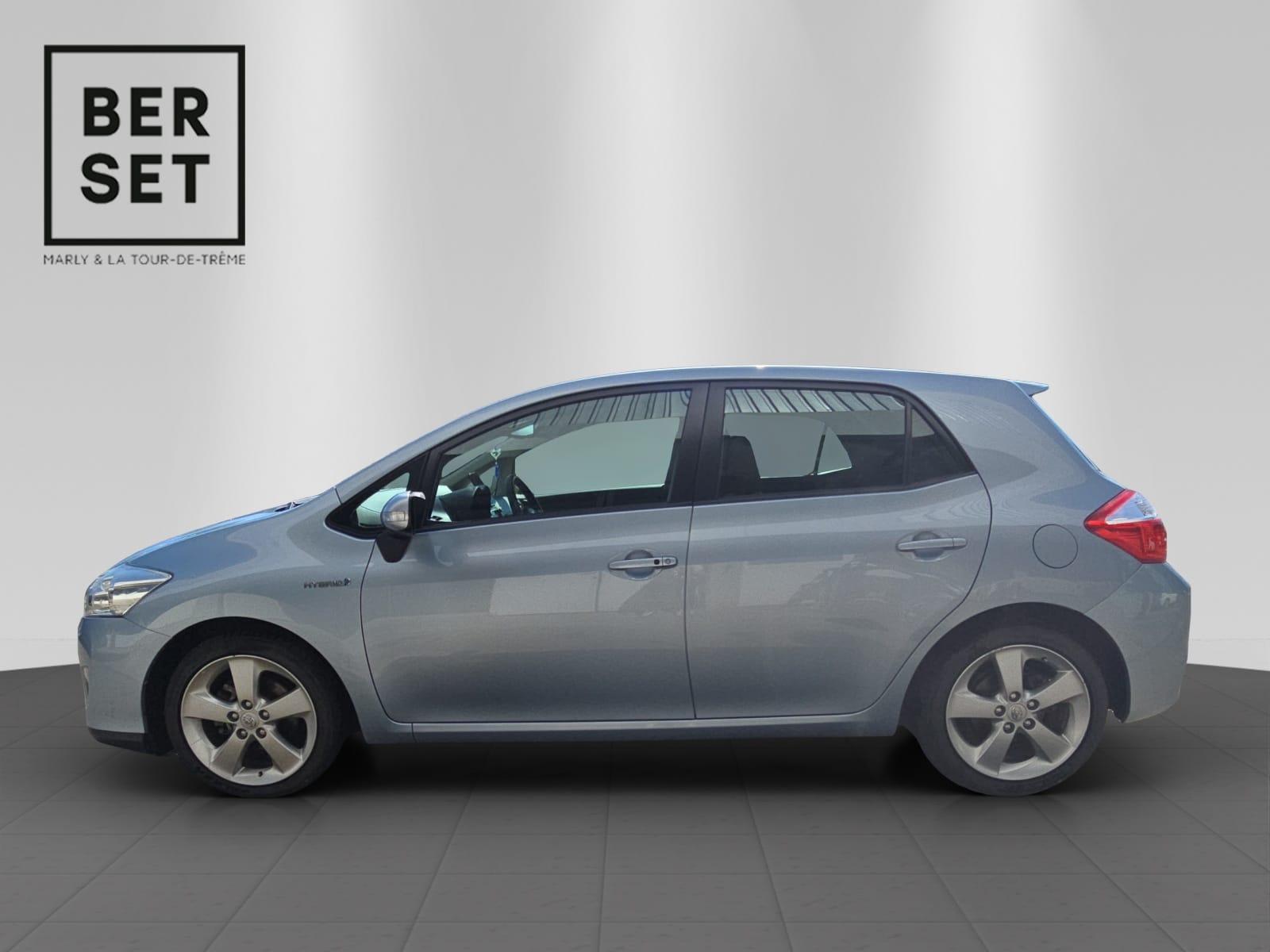 TOYOTA Auris 1.8 HSD Linea Sol-showroom-element-1
