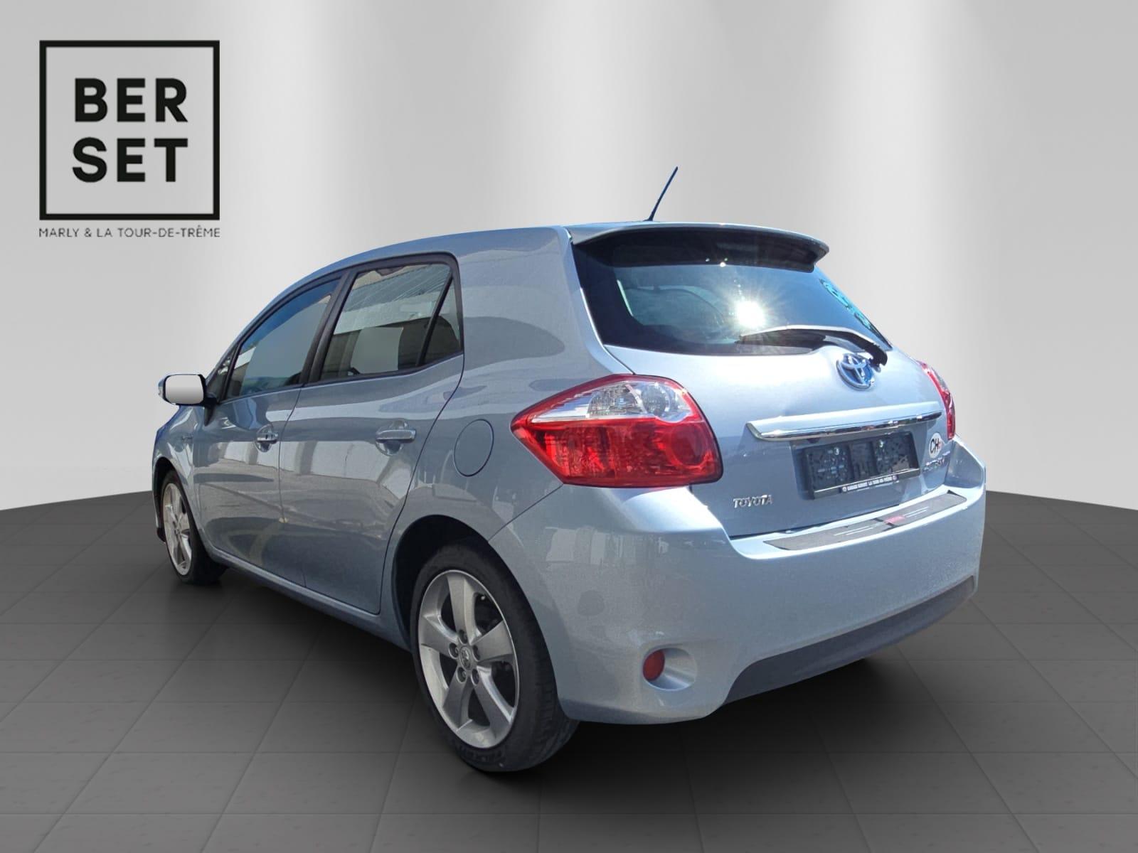 TOYOTA Auris 1.8 HSD Linea Sol-showroom-element-2