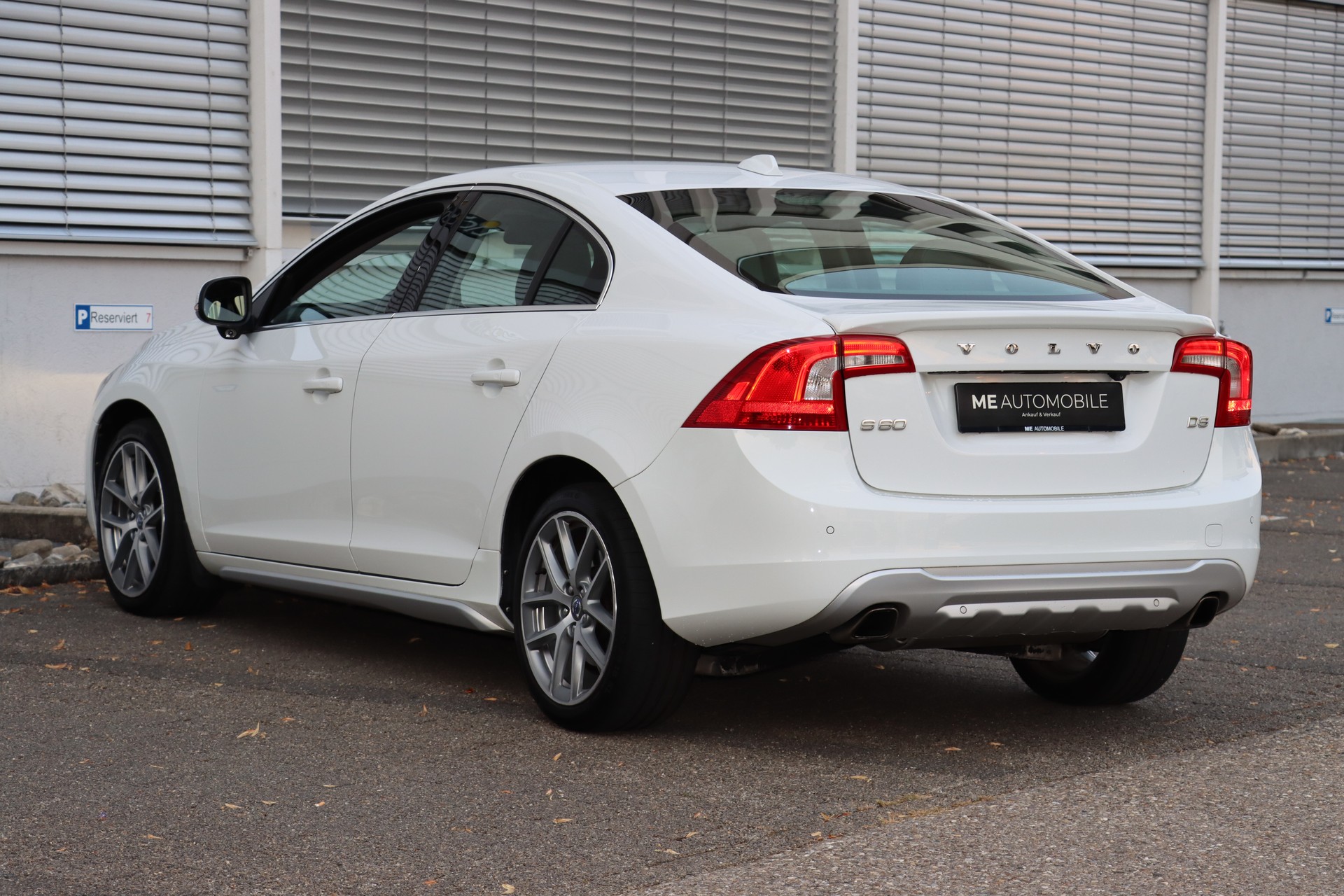 VOLVO S60 D3 Summum Geartronic-image-3