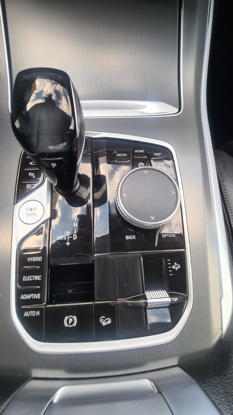 BMW X5 xDrive45e Steptronic ** Sportsitze im Leder ** GR.Navi ** Parkhilfe v+h mit RF-Kamera ** 19" Aluräder **-image-18