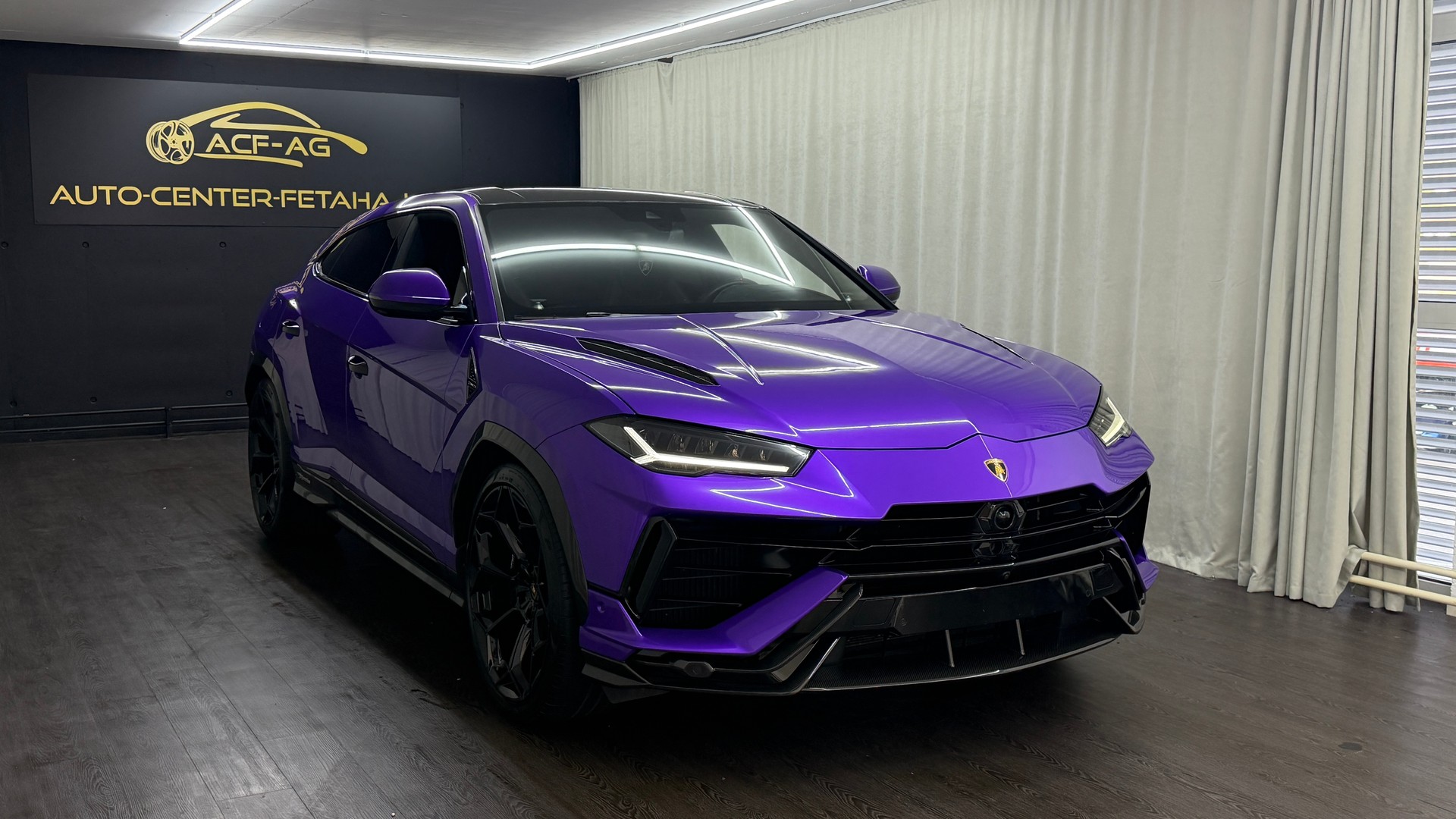 LAMBORGHINI Urus Performante-showroom-element-2