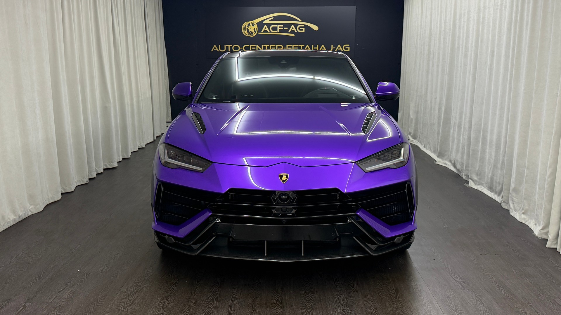 LAMBORGHINI Urus Performante-showroom-element-1