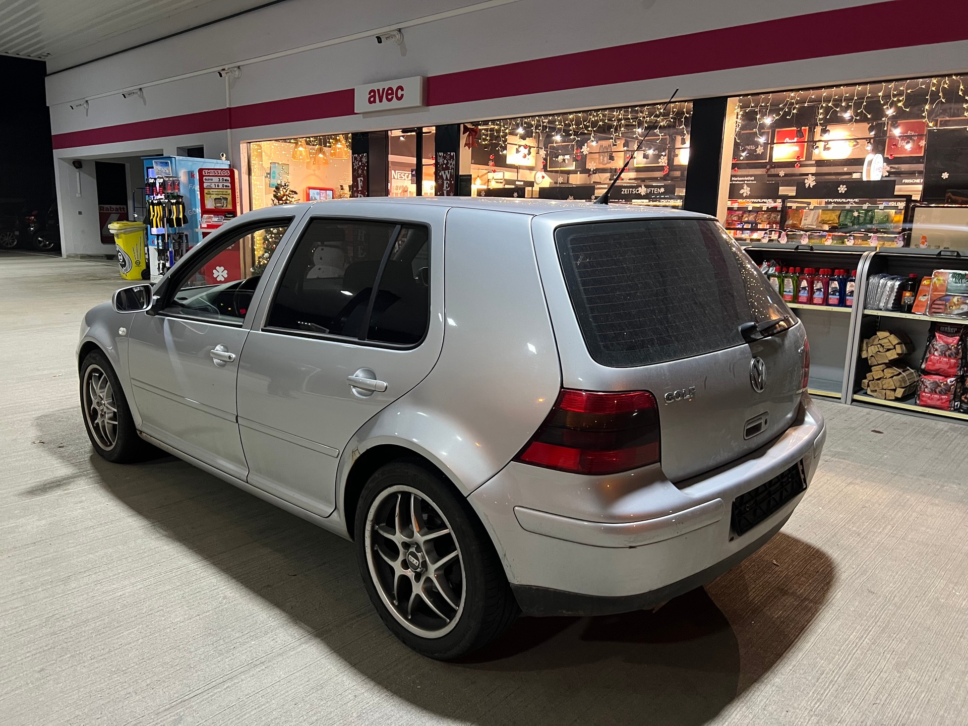 VW Golf 1.8 T GTI Exlusive-showroom-element-3