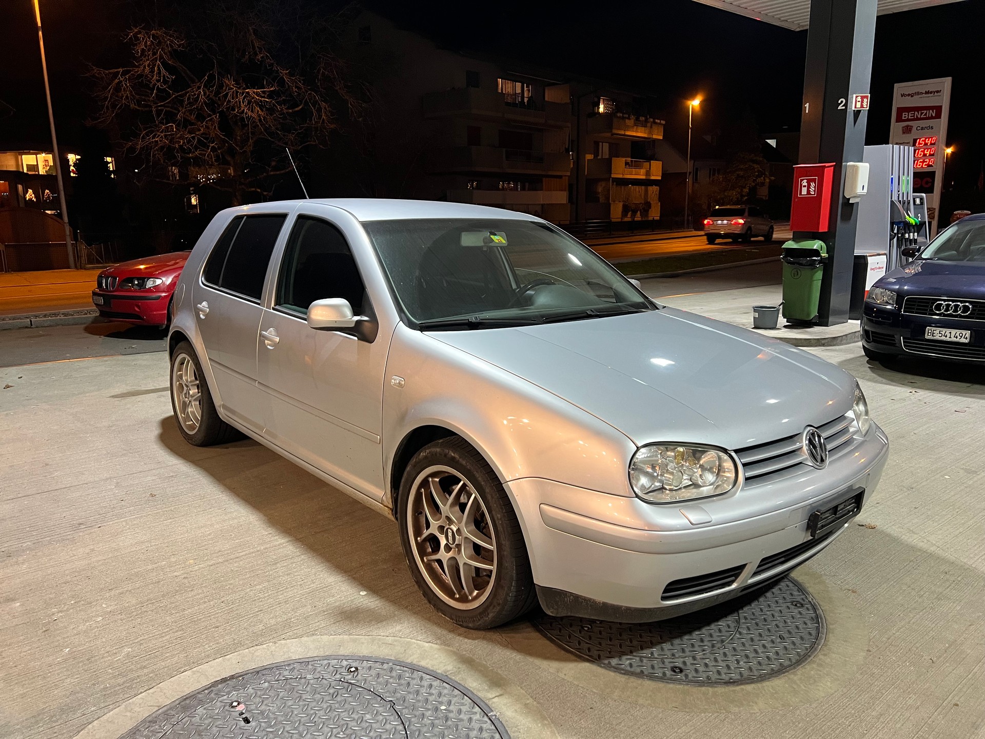 VW Golf 1.8 T GTI Exlusive-showroom-element-1