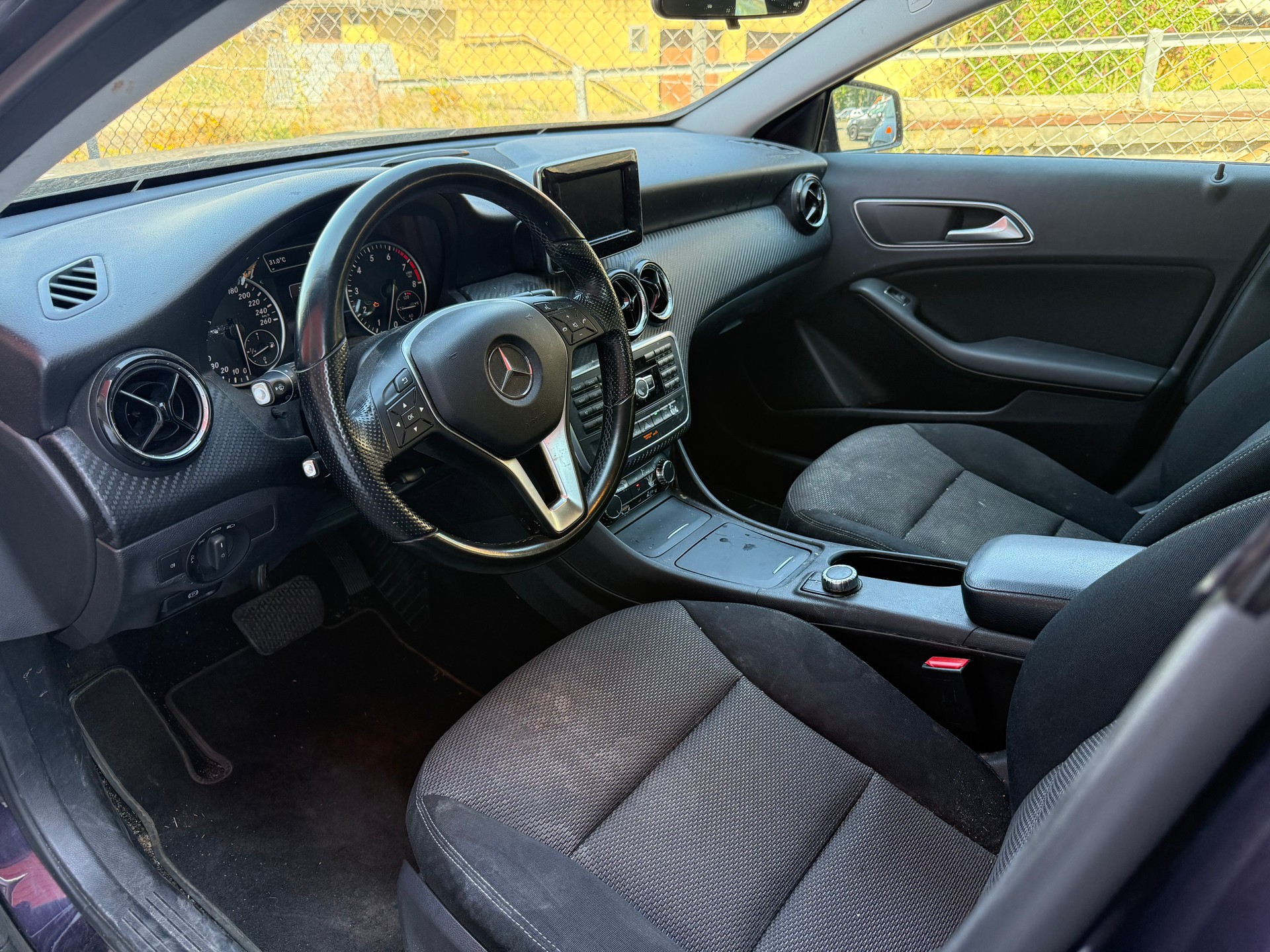 MERCEDES-BENZ GLA 200 7G-DCT-image-8