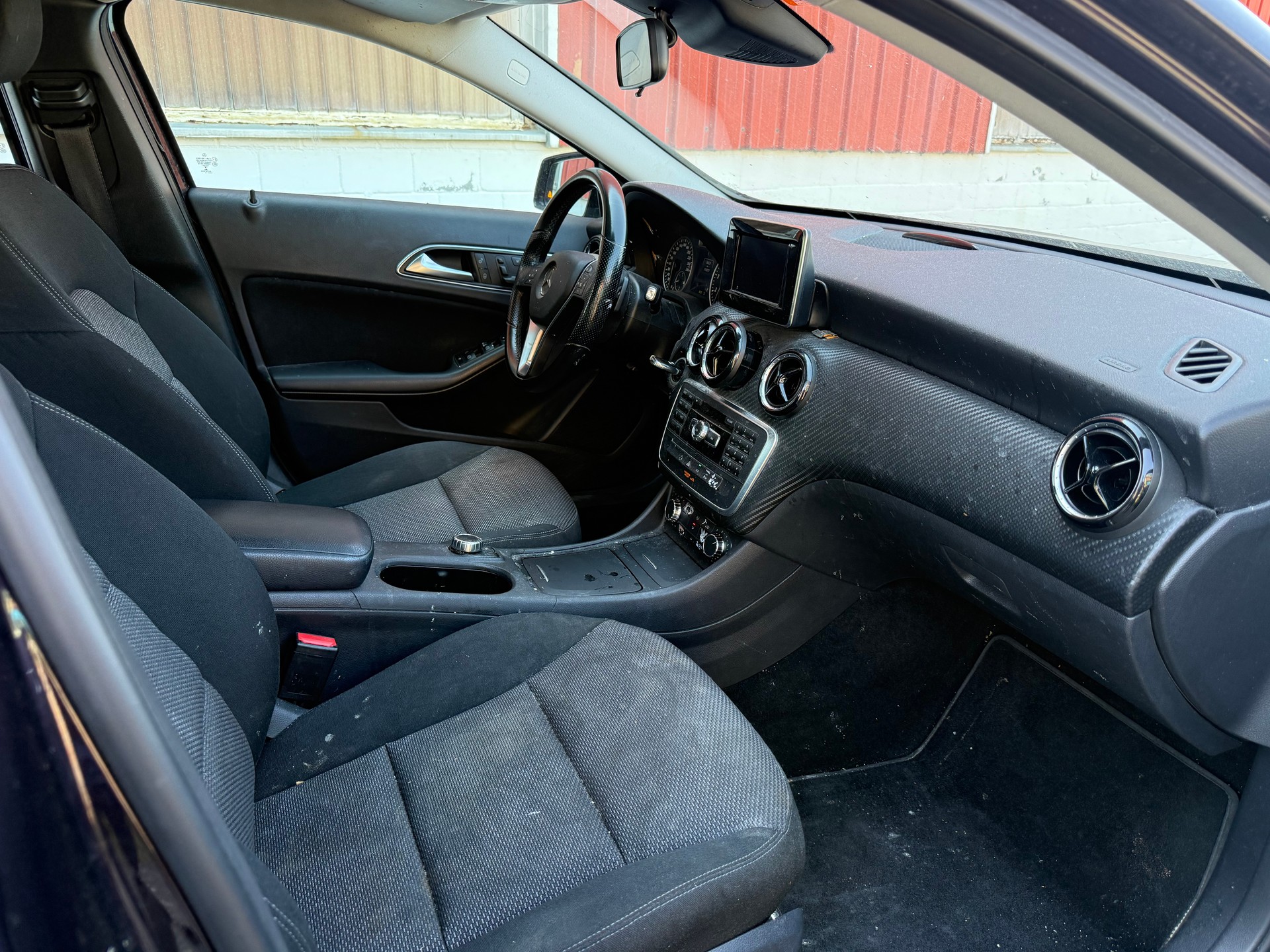 MERCEDES-BENZ GLA 200 7G-DCT-image-9