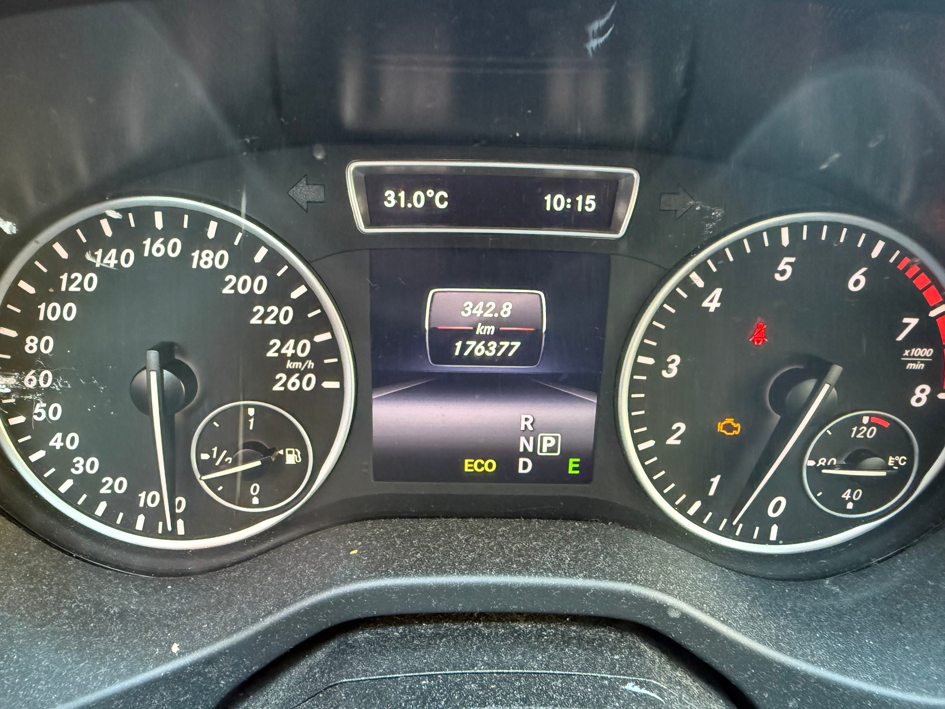 MERCEDES-BENZ GLA 200 7G-DCT-image-11