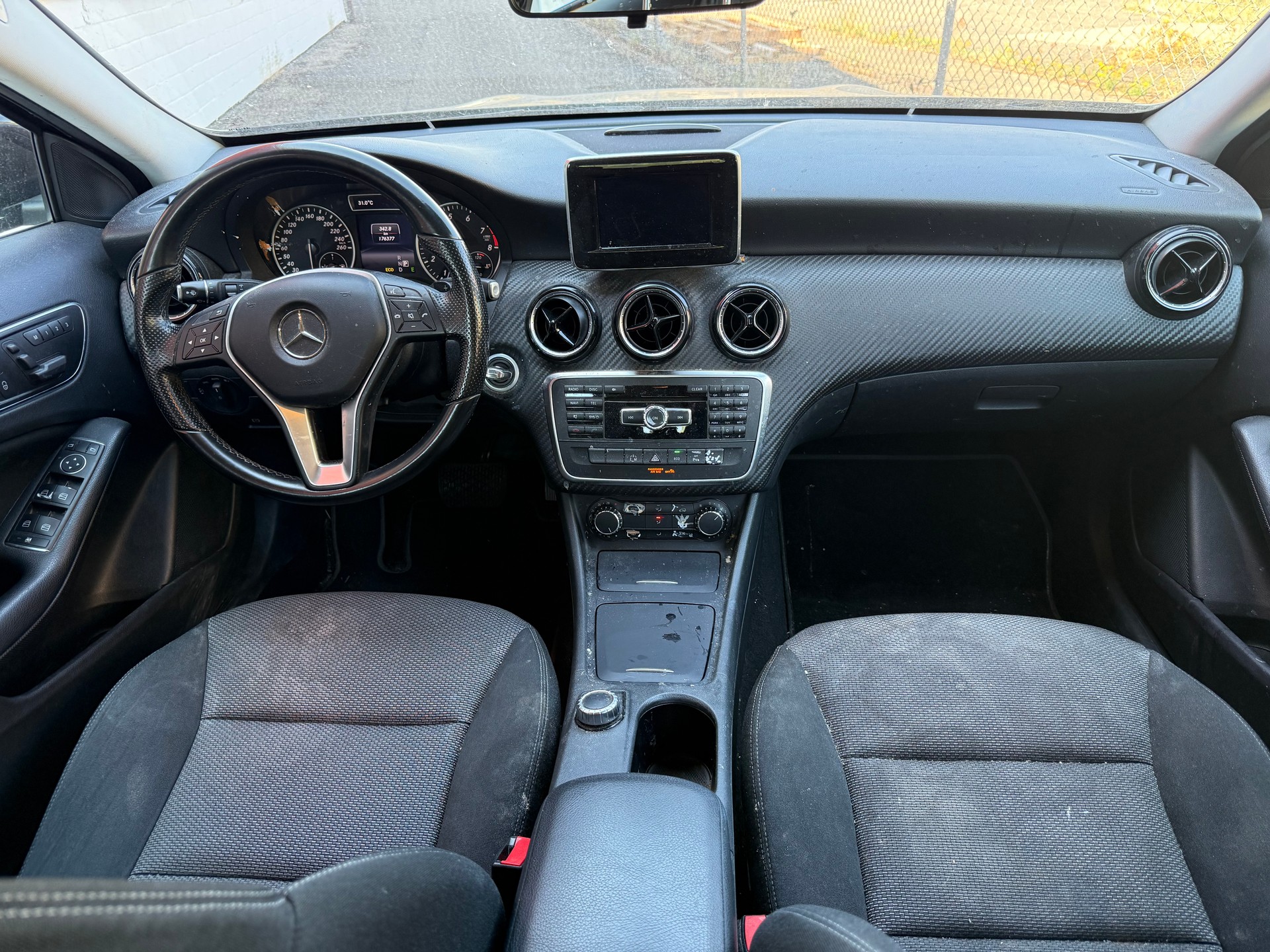 MERCEDES-BENZ GLA 200 7G-DCT-image-10