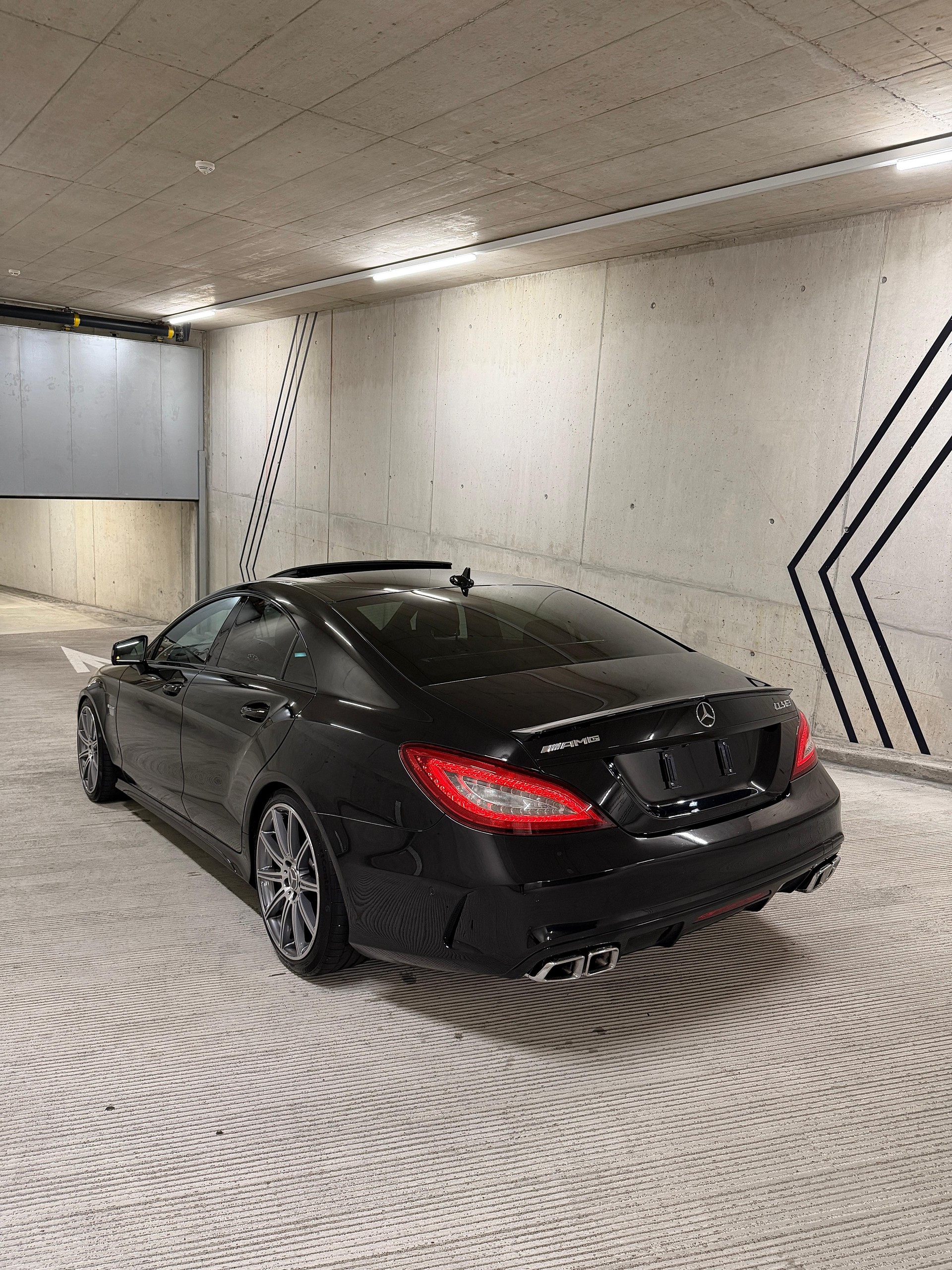 MERCEDES-BENZ CLS 63 AMG 4Matic Speedshift MCT-image-5
