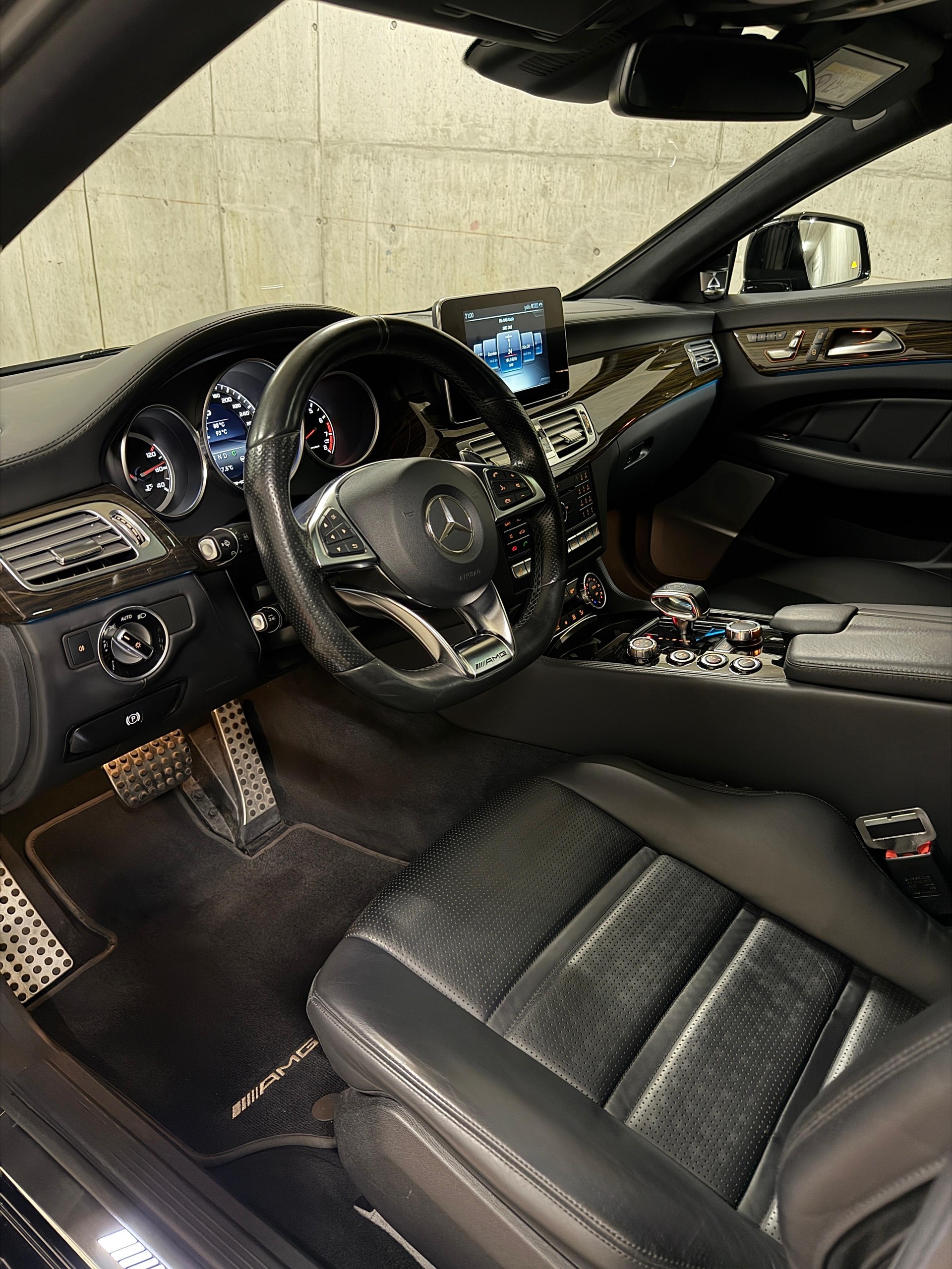 MERCEDES-BENZ CLS 63 AMG 4Matic Speedshift MCT-image-8