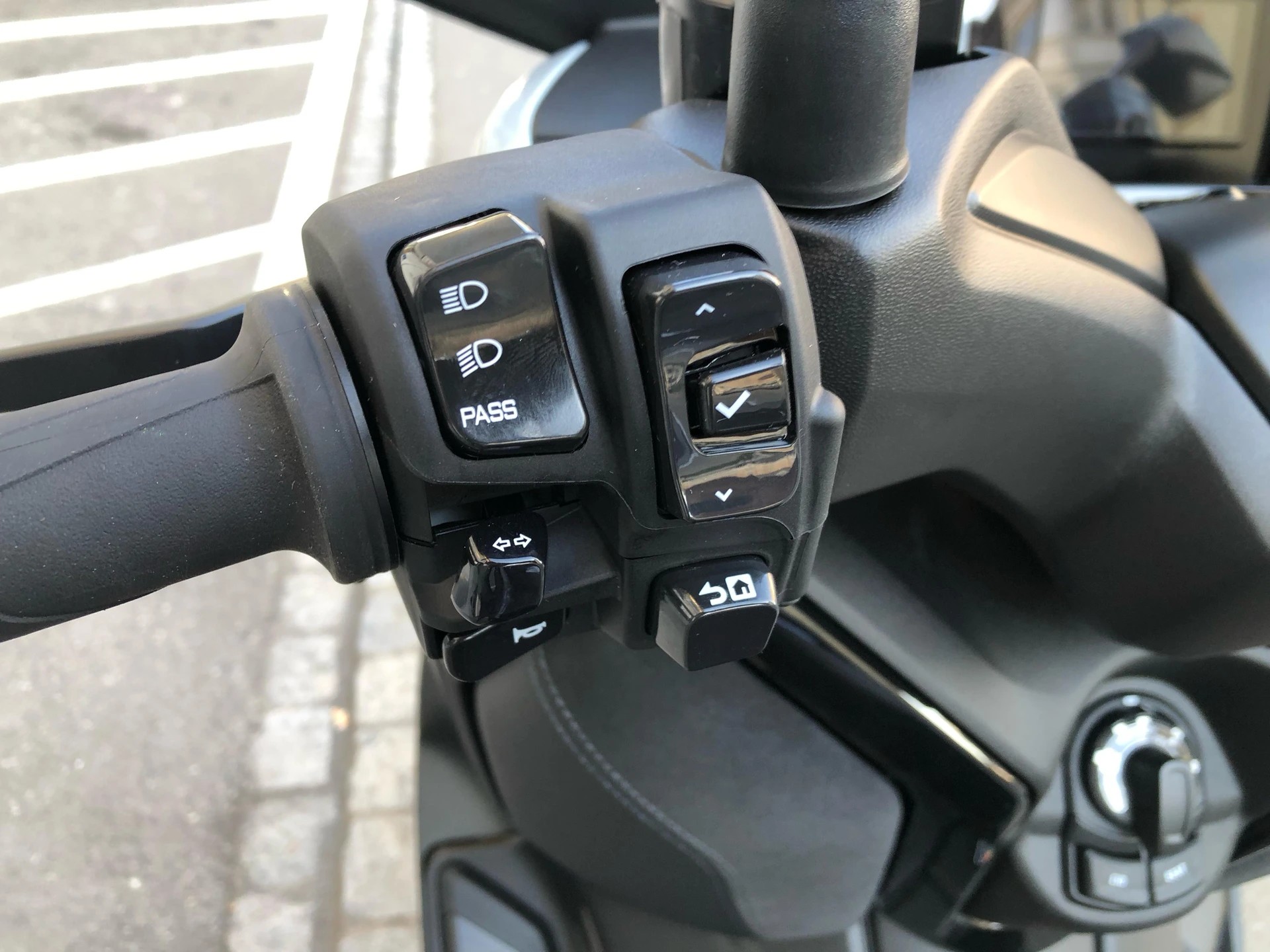YAMAHA X-Max 300 Tech Max+-image-4