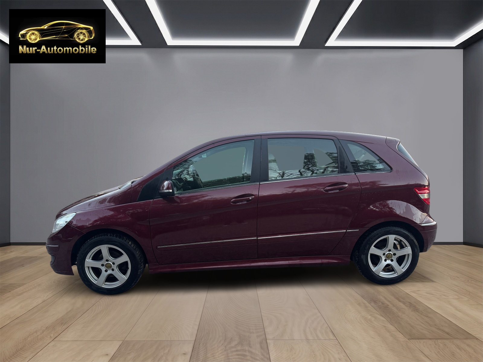 MERCEDES-BENZ B 180-showroom-element-1