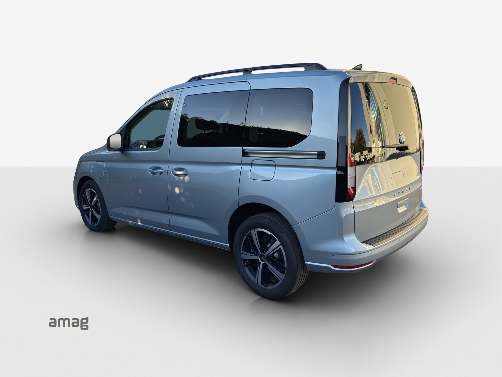 VW Caddy 1.5 TSI Plug in Hybrid Liberty DSG-showroom-element-2
