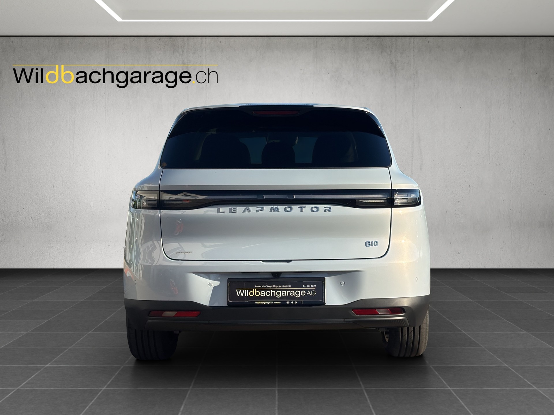 LEAPMOTOR B10 1.5 Hybrid EV-showroom-element-3