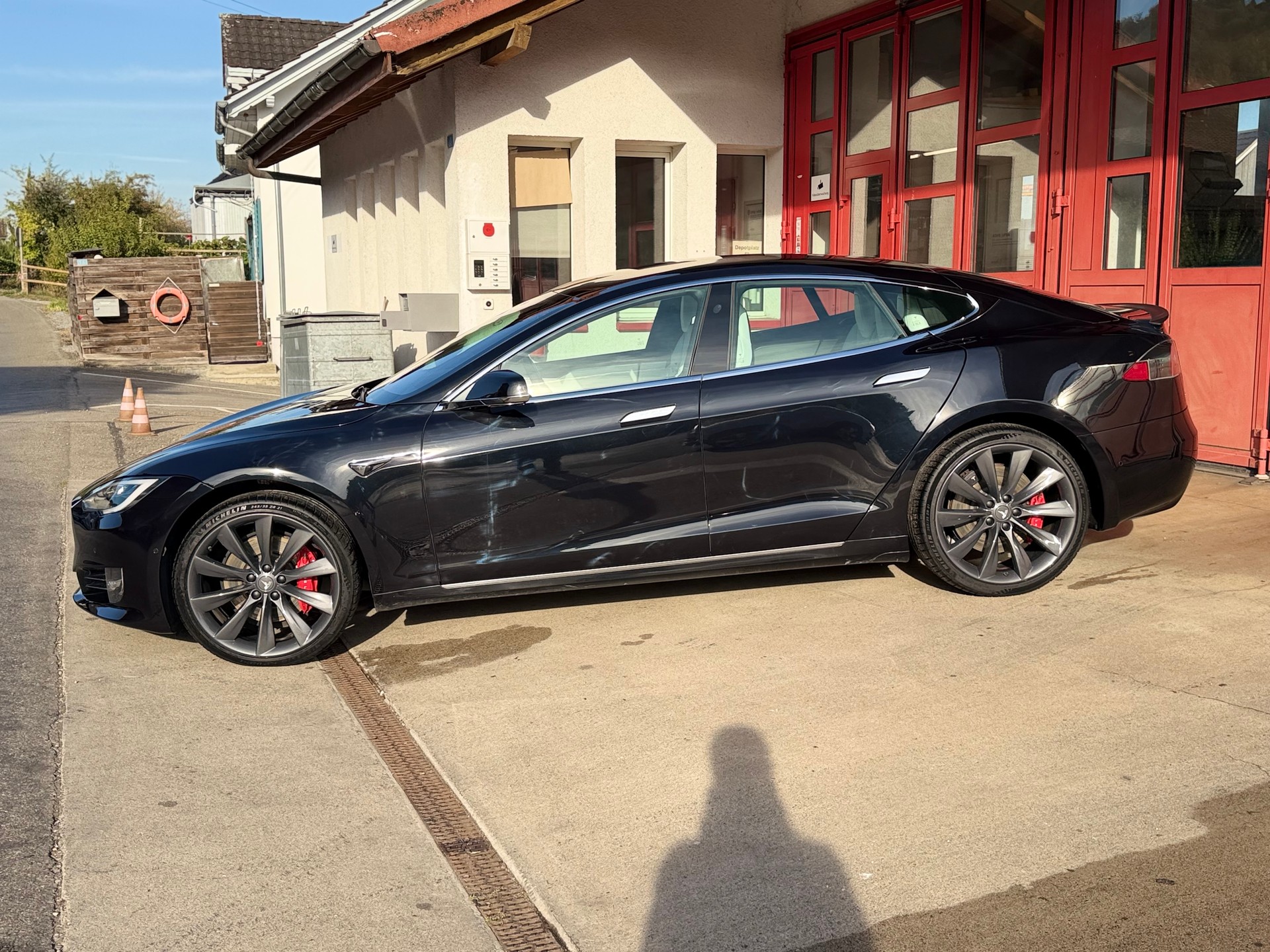 TESLA Model S 100 D Ludicrous Performance // SoH 89%-showroom-element-2