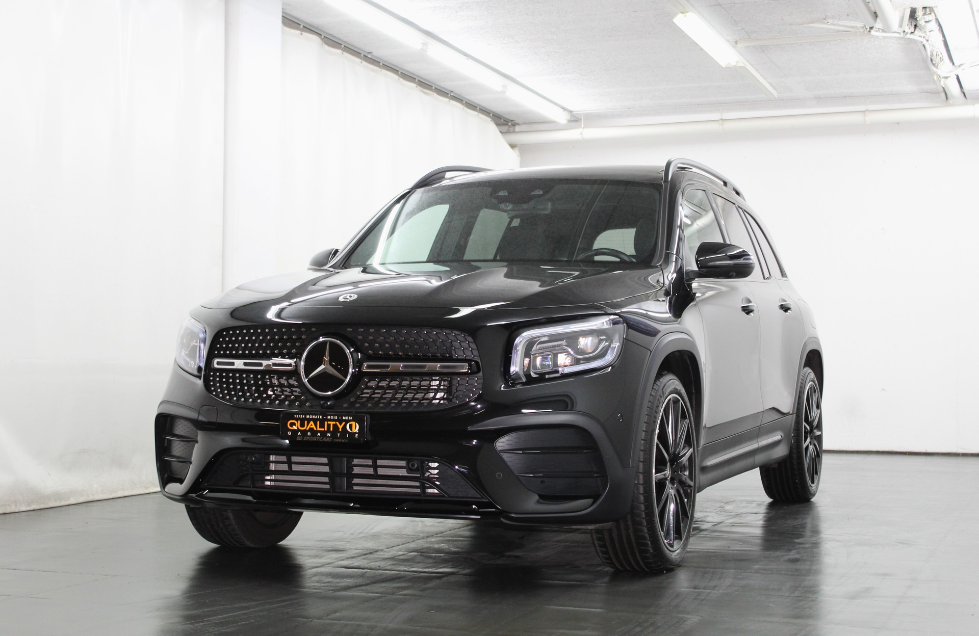 MERCEDES-BENZ GLB 250 4Matic AMG Line 8G-Tronic / AMG Night-Paket / Premium-Plus-Paket / AHK / CH-Fahrzeug-showroom-element-3