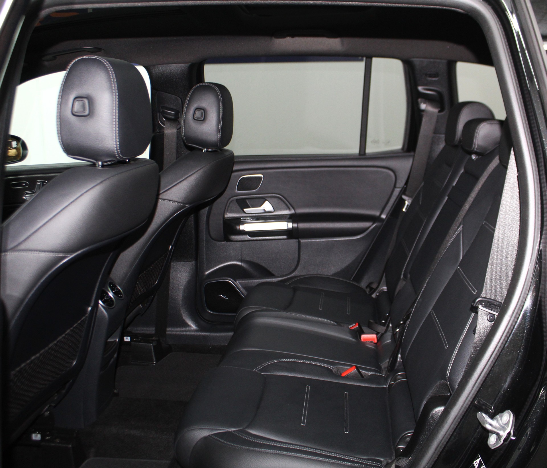 MERCEDES-BENZ GLB 250 4Matic AMG Line 8G-Tronic / AMG Night-Paket / Premium-Plus-Paket / AHK / CH-Fahrzeug-image-9