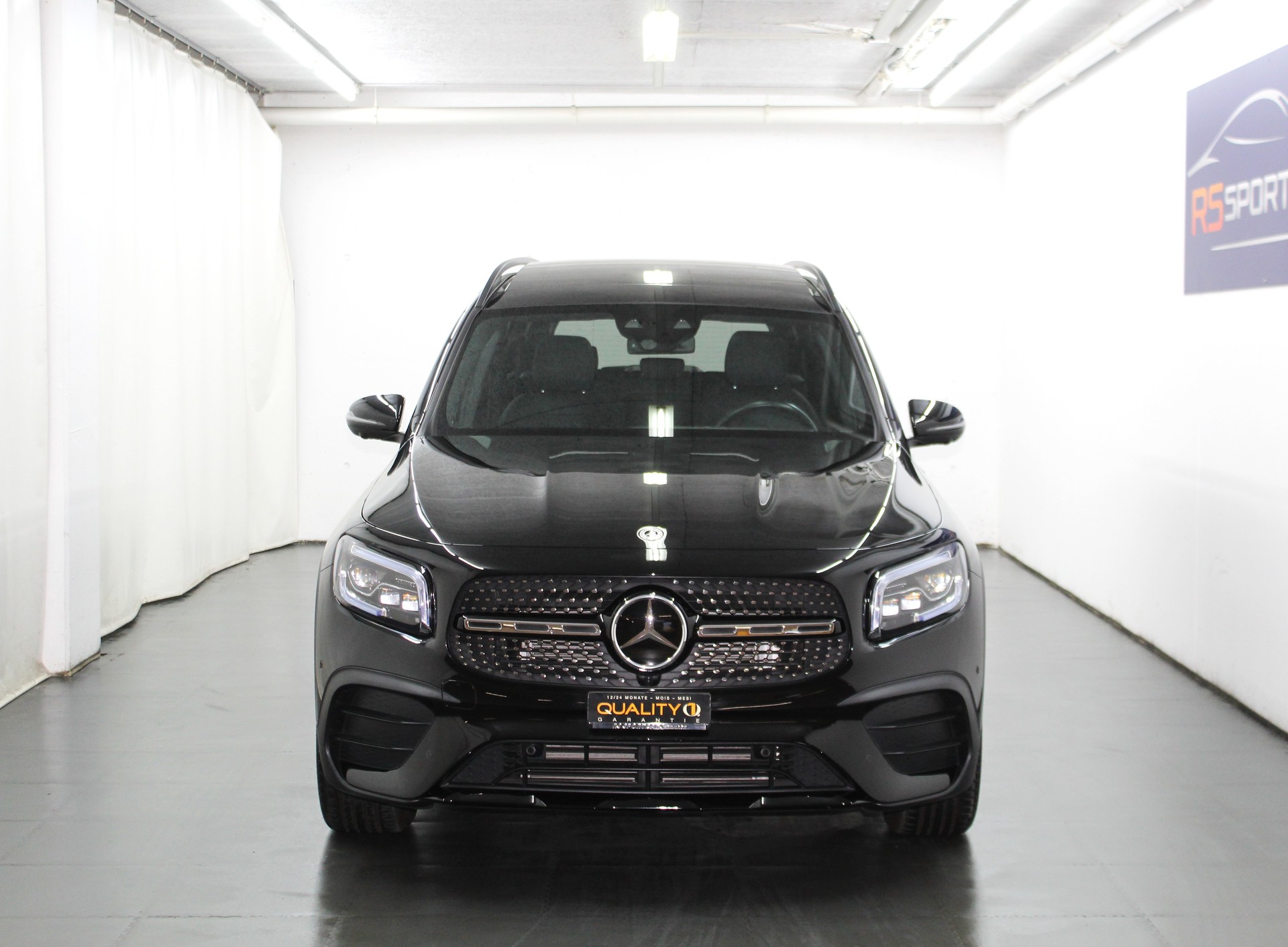MERCEDES-BENZ GLB 250 4Matic AMG Line 8G-Tronic / AMG Night-Paket / Premium-Plus-Paket / AHK / CH-Fahrzeug-showroom-element-2