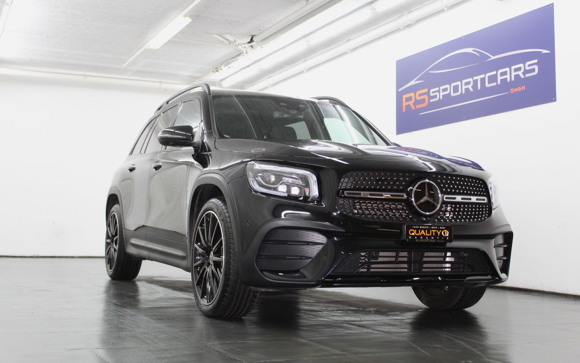 MERCEDES-BENZ GLB 250 4Matic AMG Line 8G-Tronic / AMG Night-Paket / Premium-Plus-Paket / AHK / CH-Fahrzeug-showroom-element-1